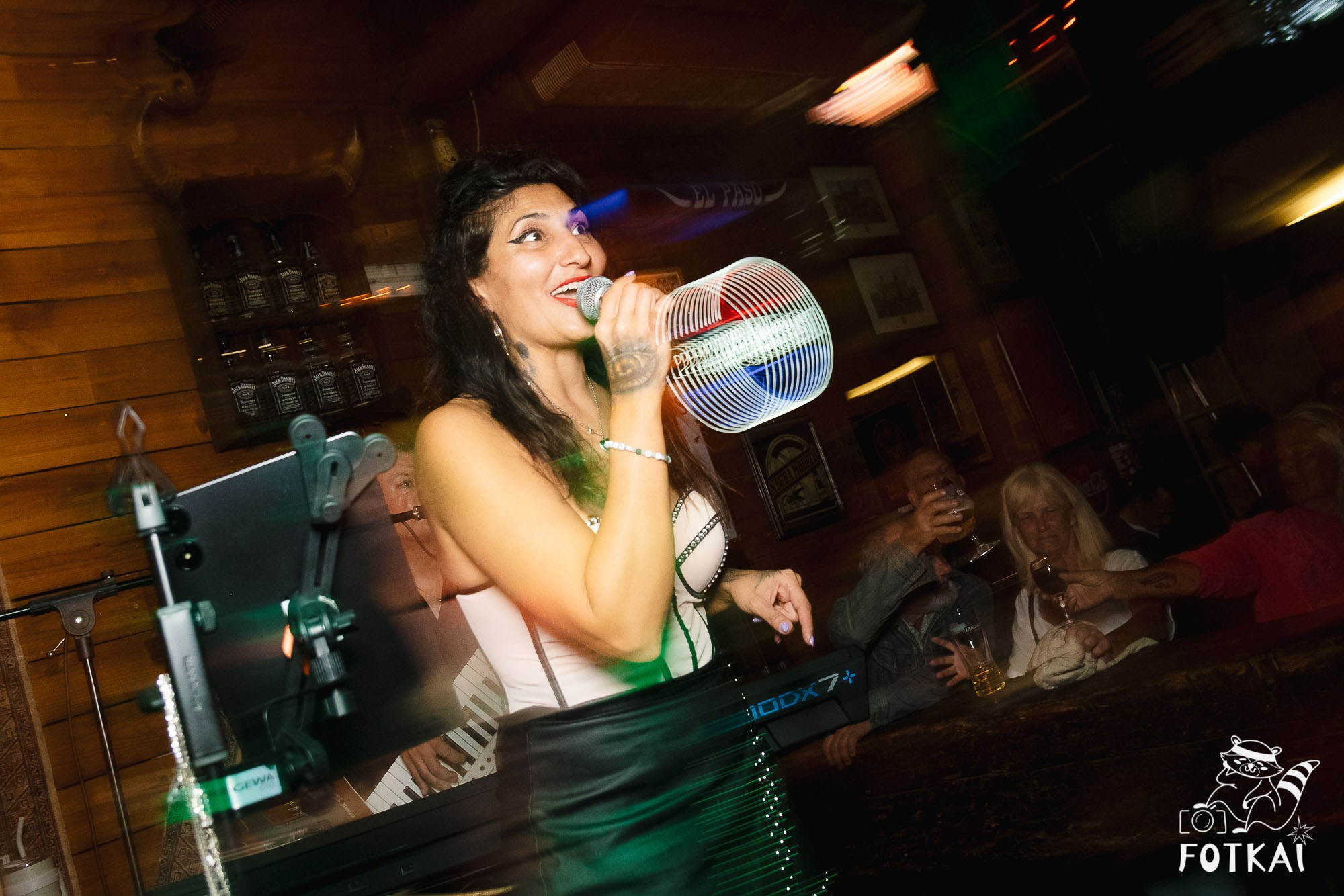 Amy Winehouse Tribute at El Paso Bar (March 28) — Live Concert Photo Report | FOTKAI