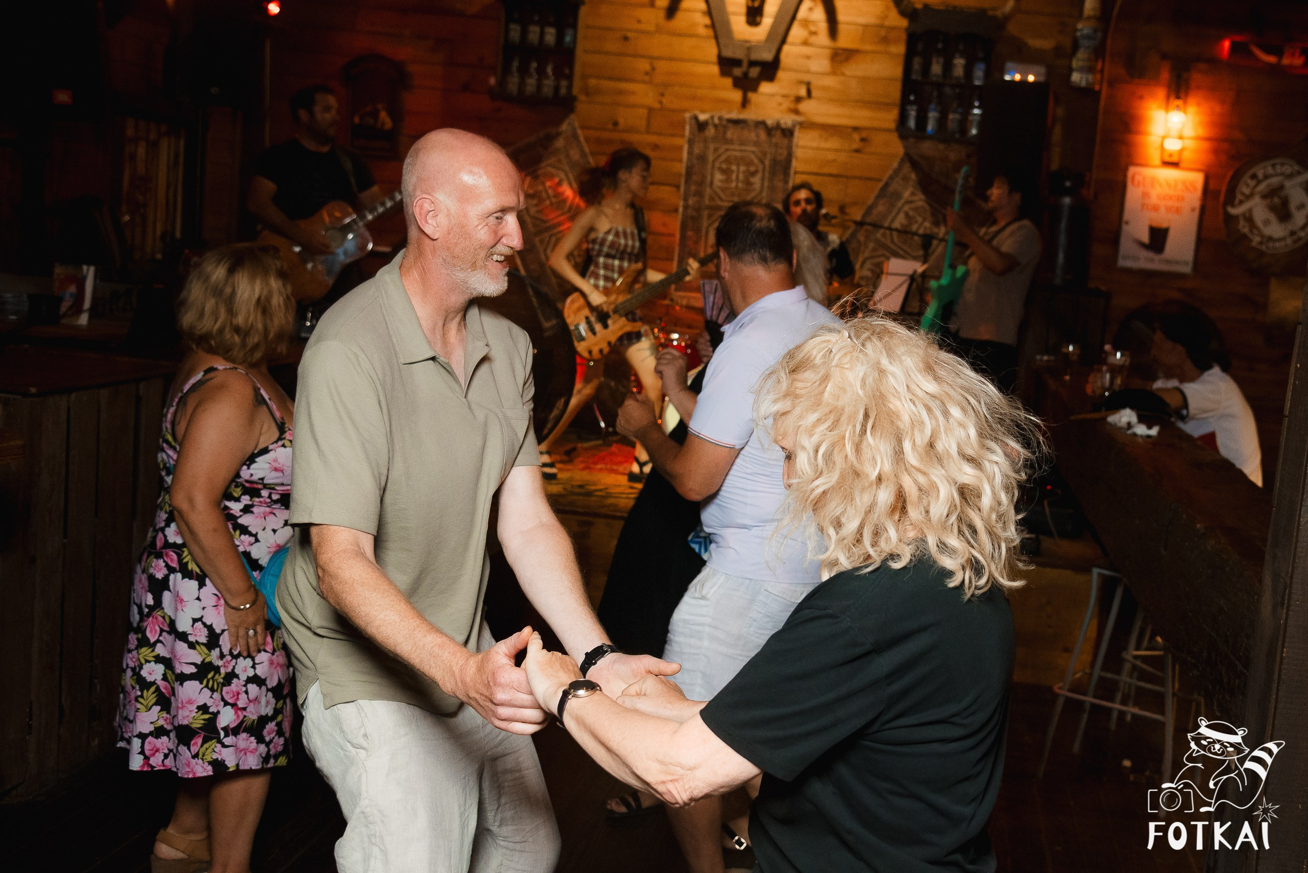 Reportaje fotográfico de FOTKAI | Get Back en El Paso Bar | Torrevieja, España, 12 de julio de 2025