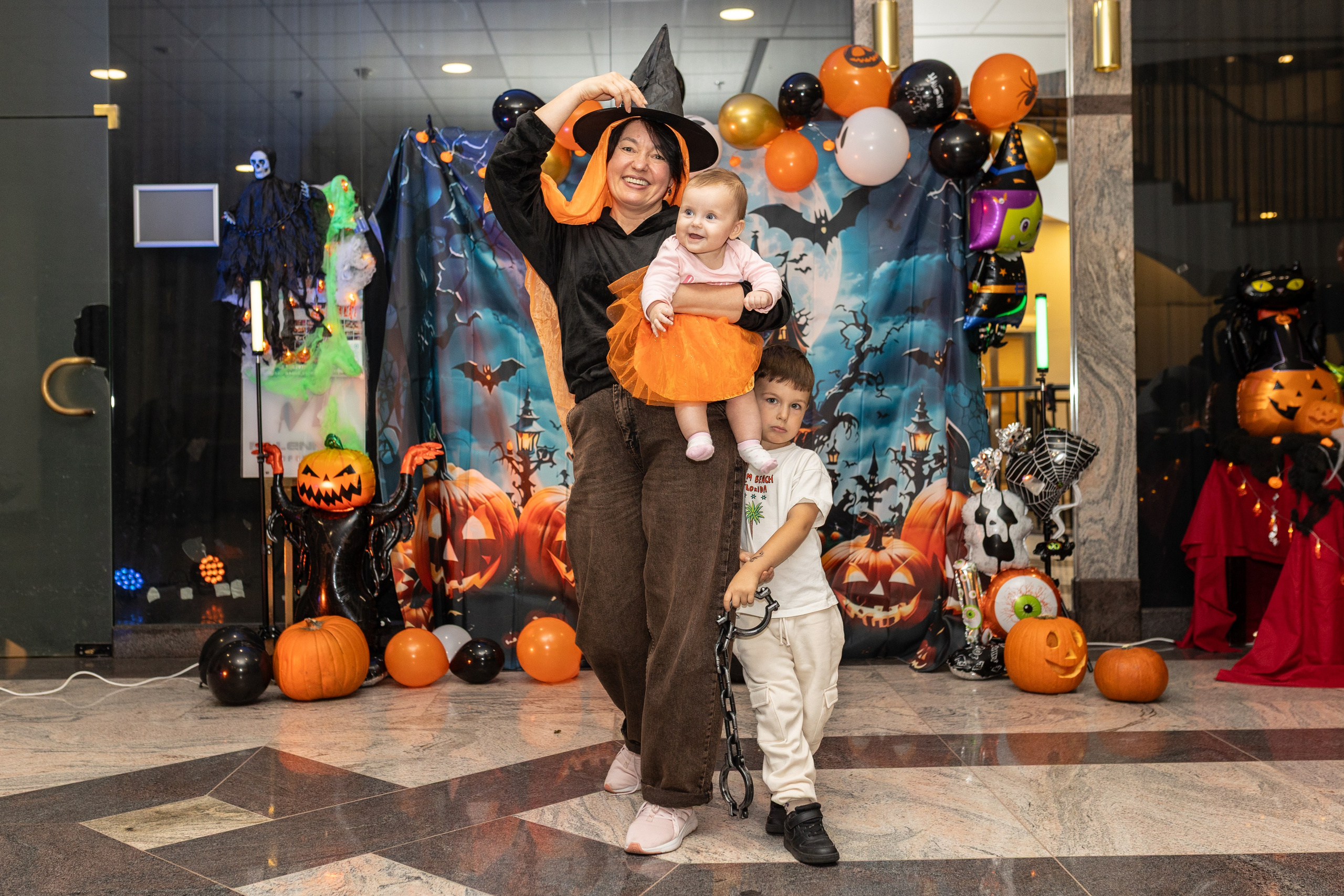 Leo dance studio Helloween 2025. Семейный и детский фотограф в Варшаве Мила Бобровская