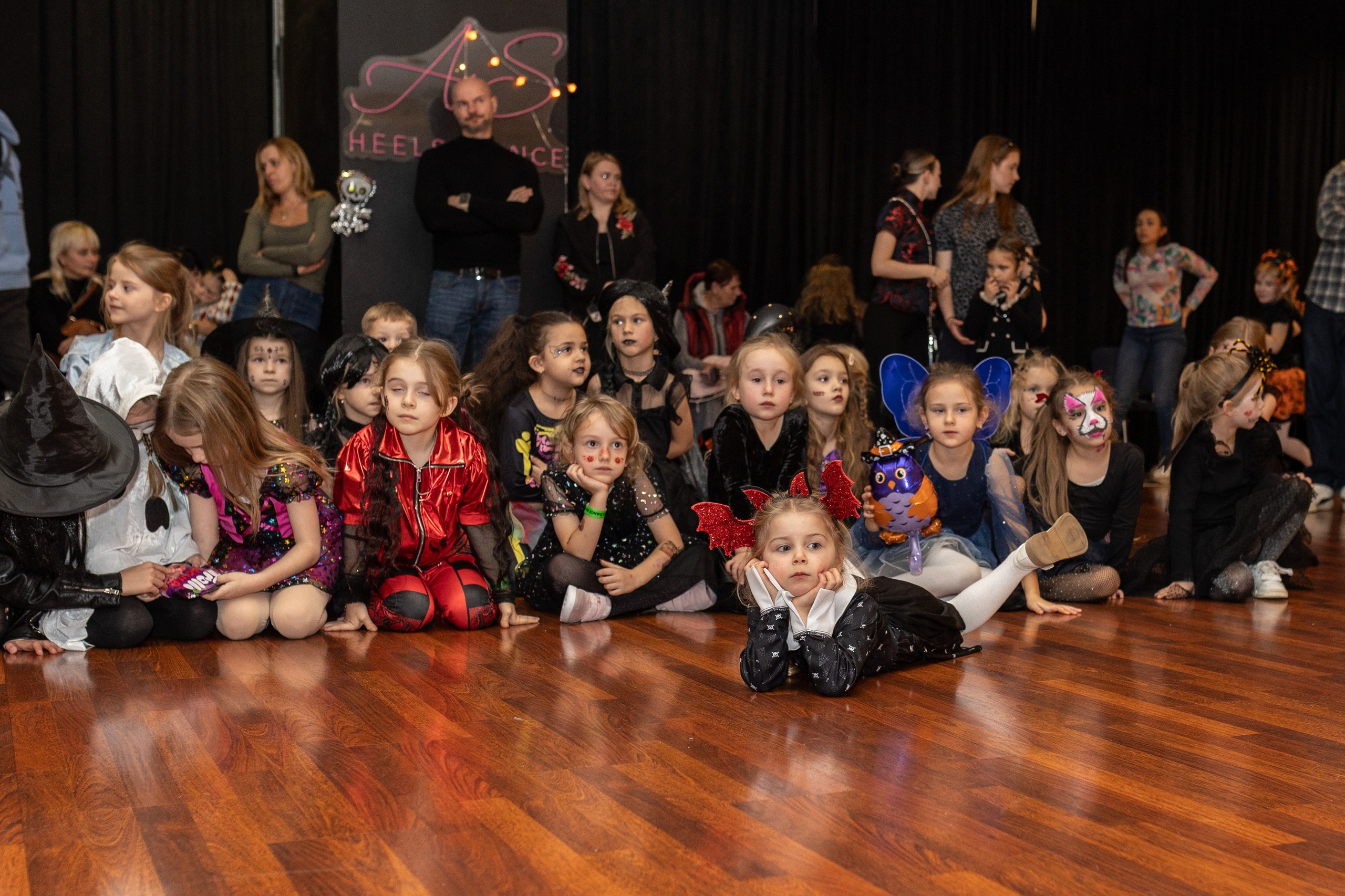 Leo dance studio Helloween 2025. Семейный и детский фотограф в Варшаве Мила Бобровская
