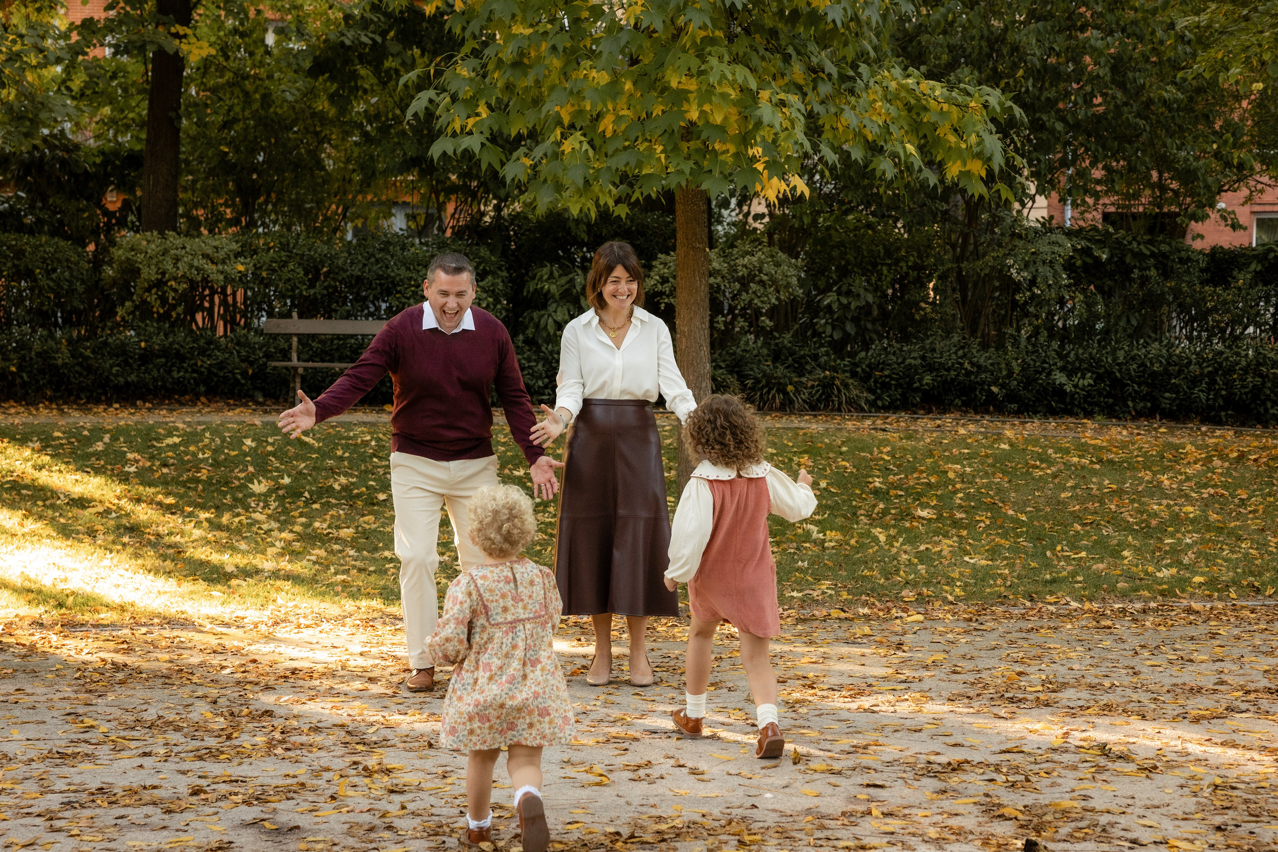 Autumn Family photoshoot in Toulouse. Jardin des Plantes. Eugénie Smirnova — your photographer in Toulouse and southwest France