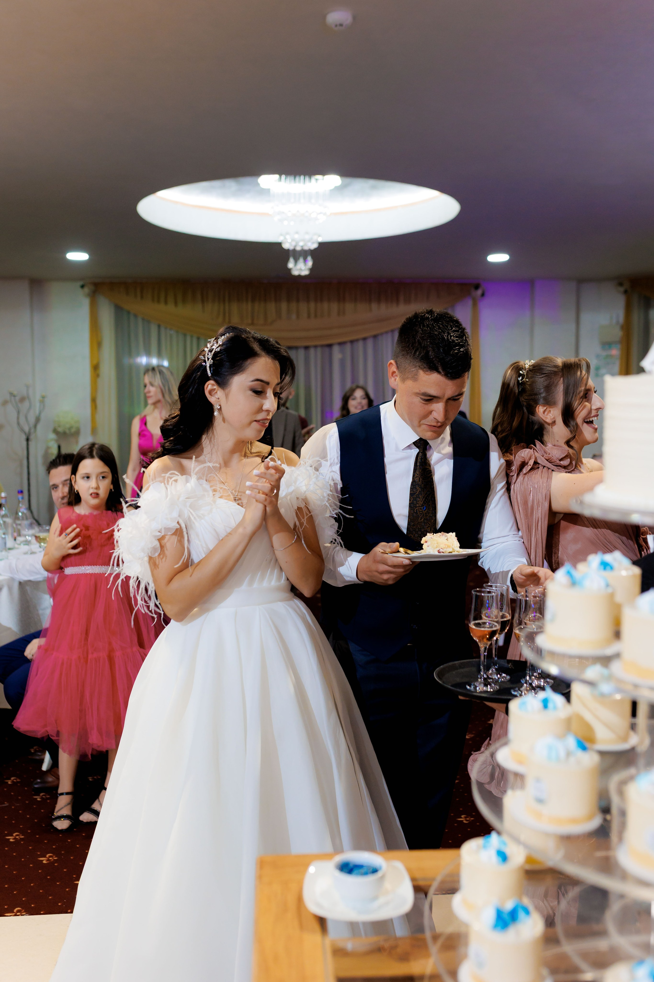 Loredana & Emilian – Ziua Nunții | Videografie - fotografie Botez Suceava, Iași, Botoșani. Servicii foto-video profesionale, pentru momente de neuitat