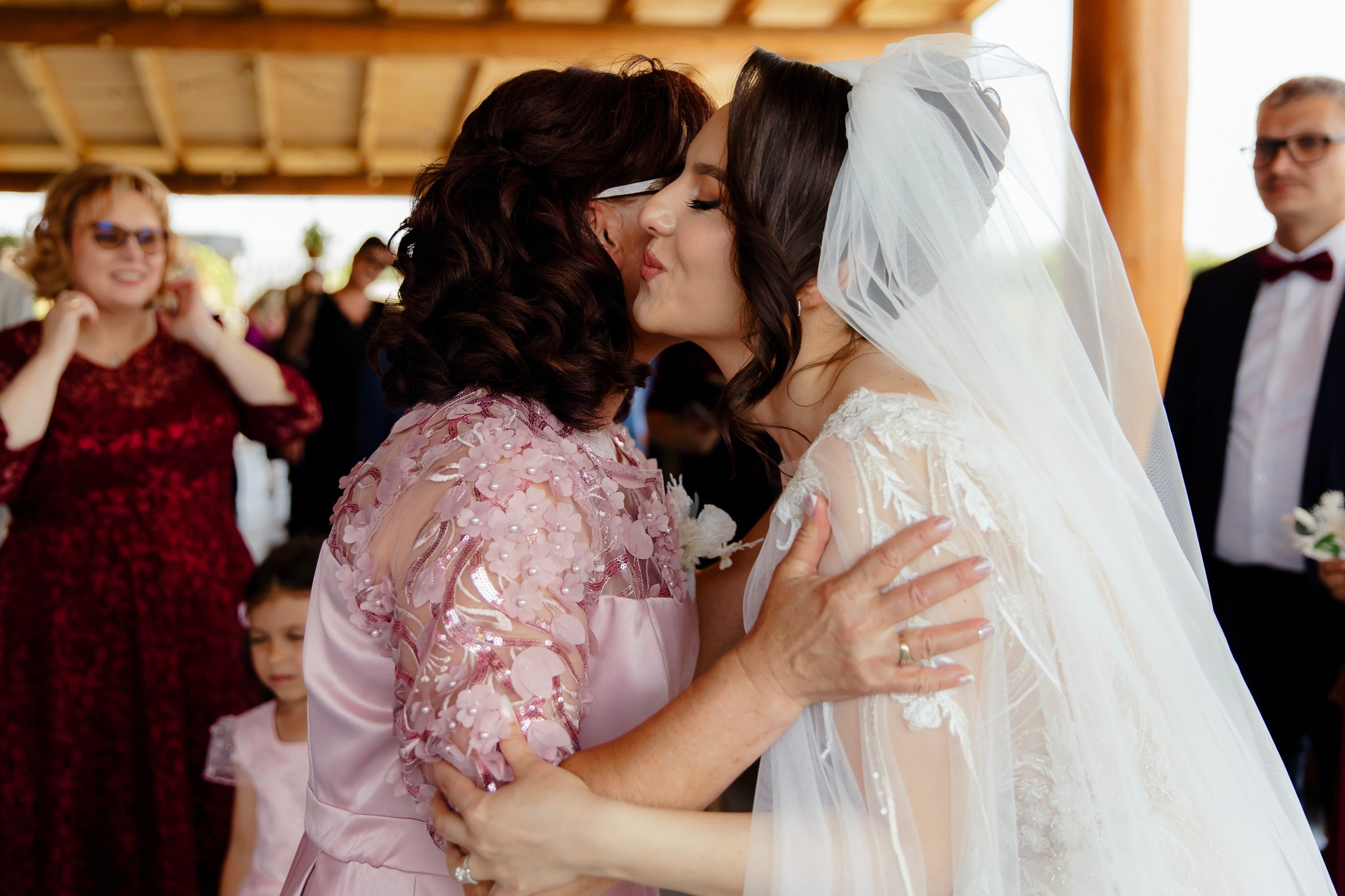 Ioana & Ionuț | Nuntă de poveste la Păstrăvăria Poiana din Mălini județul Suceava. Servicii foto-video profesionale, pentru momente de neuitat