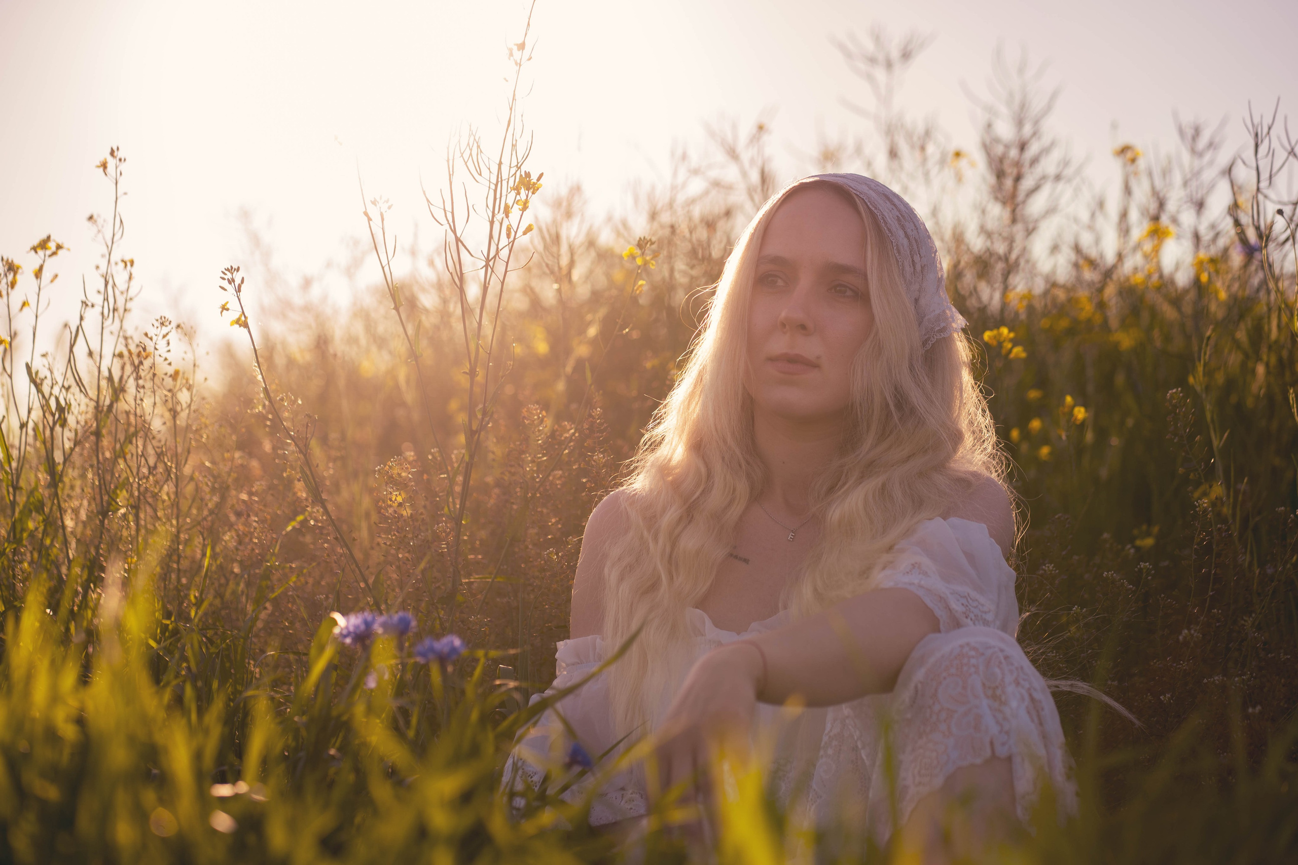 Rapsų laukai su Egle. Fotografija — Olga Bojarin
