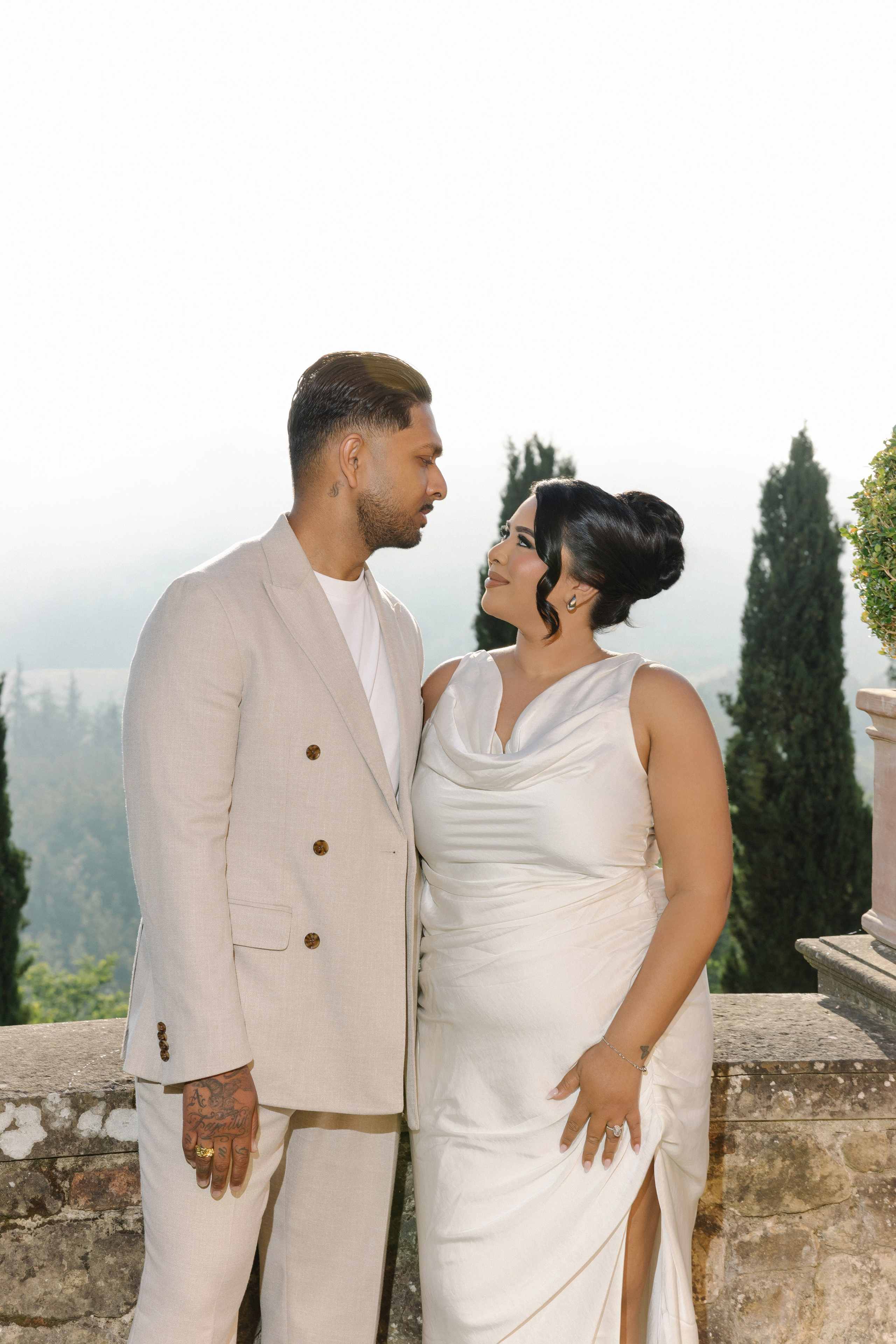 Pre-wedding in Tuscany. Wedding photographer Italy