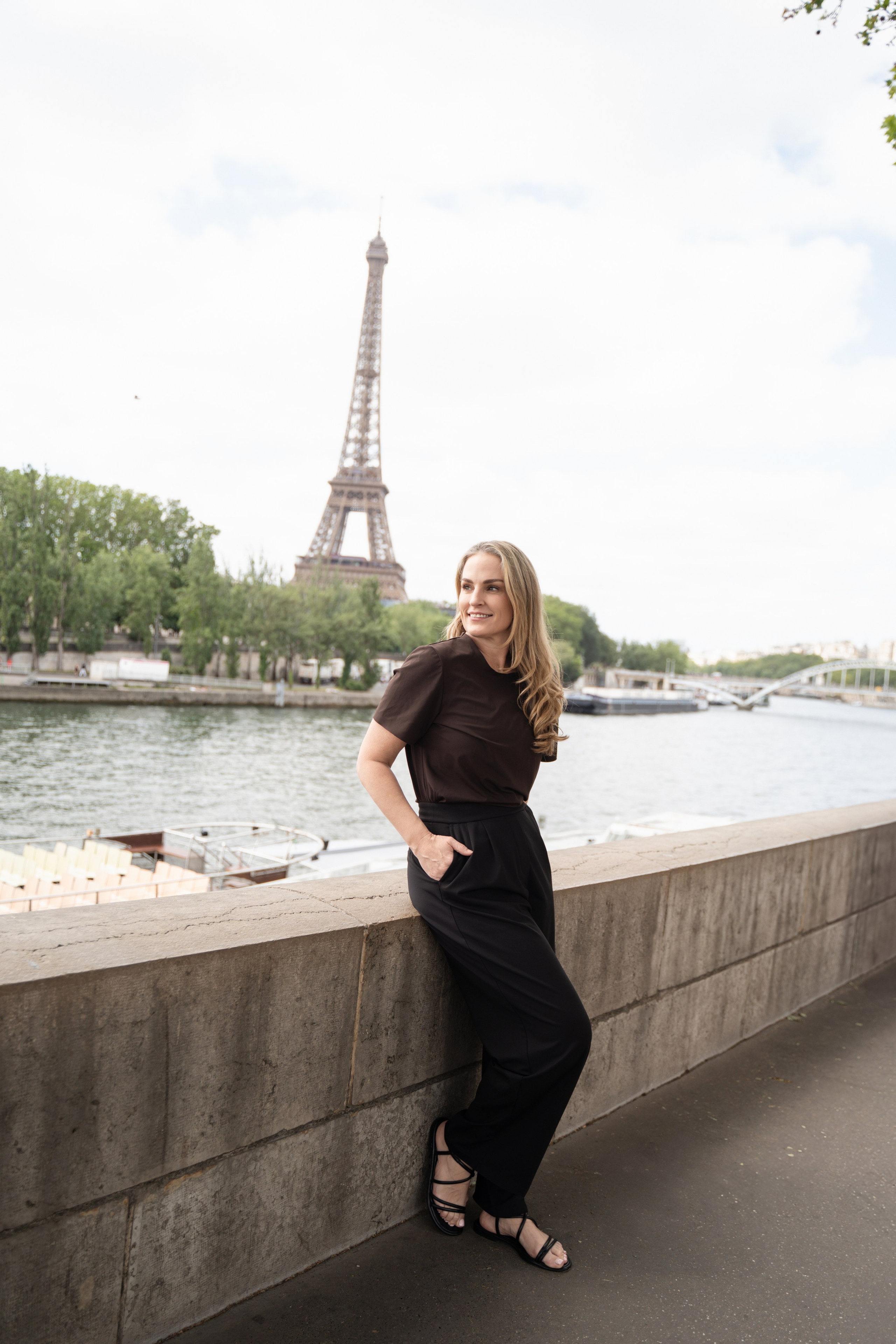 Content Nadia (2.5 hours). Photographer in Paris|Solo and groups, portraits & content, couples photo-shoot in Paris at the best locations