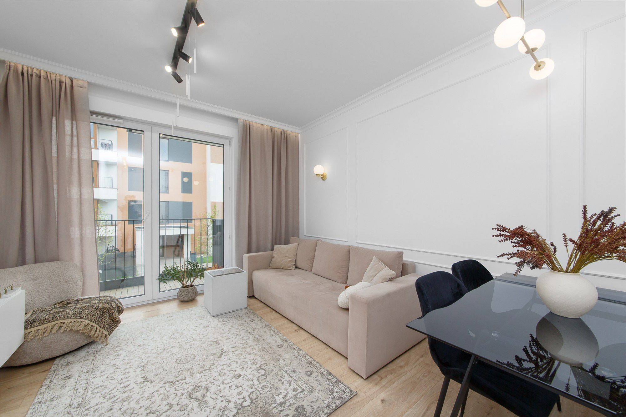 Fotografia nieruchomości, wnętrz, mieszkań, restauracji, biur i apartamentów. Wedding and portrait photographer in Poland Vitali Frozen