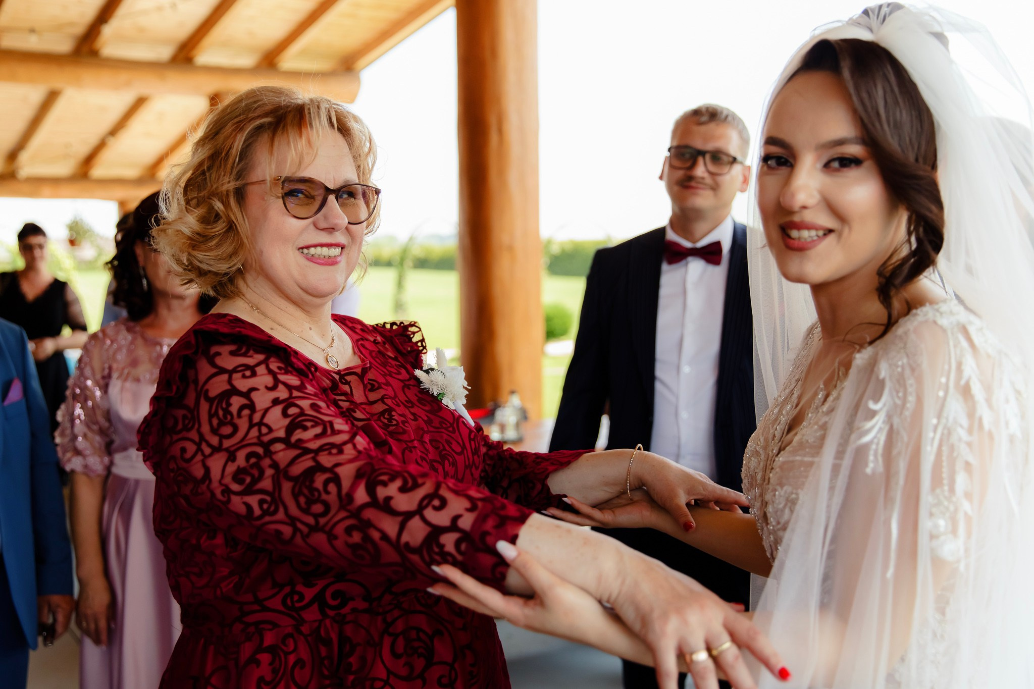 Ioana & Ionuț | Nuntă de poveste la Păstrăvăria Poiana din Mălini județul Suceava. Servicii foto-video profesionale, pentru momente de neuitat