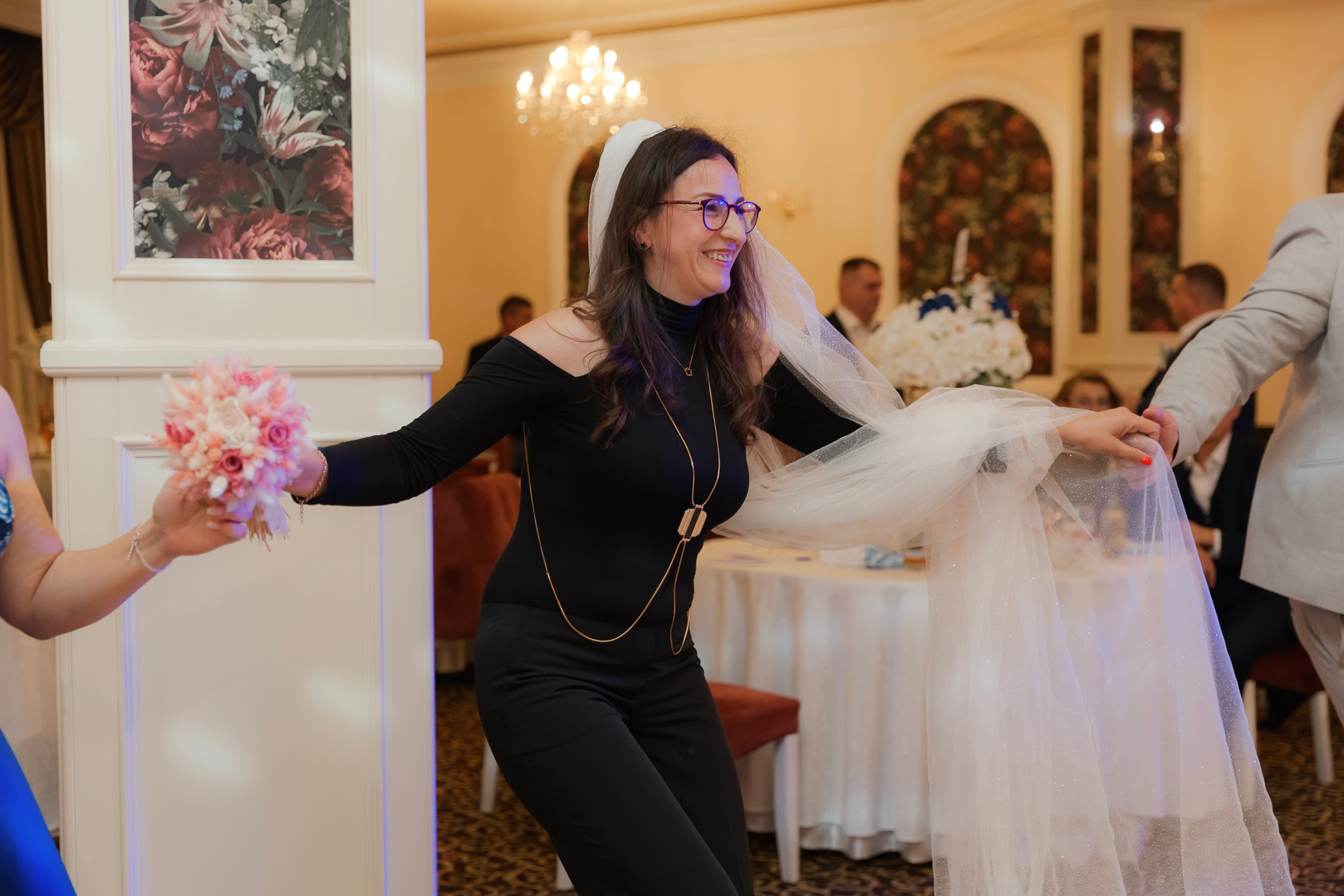 Mihai & Oana. Servicii foto-video profesionale, pentru momente de neuitat