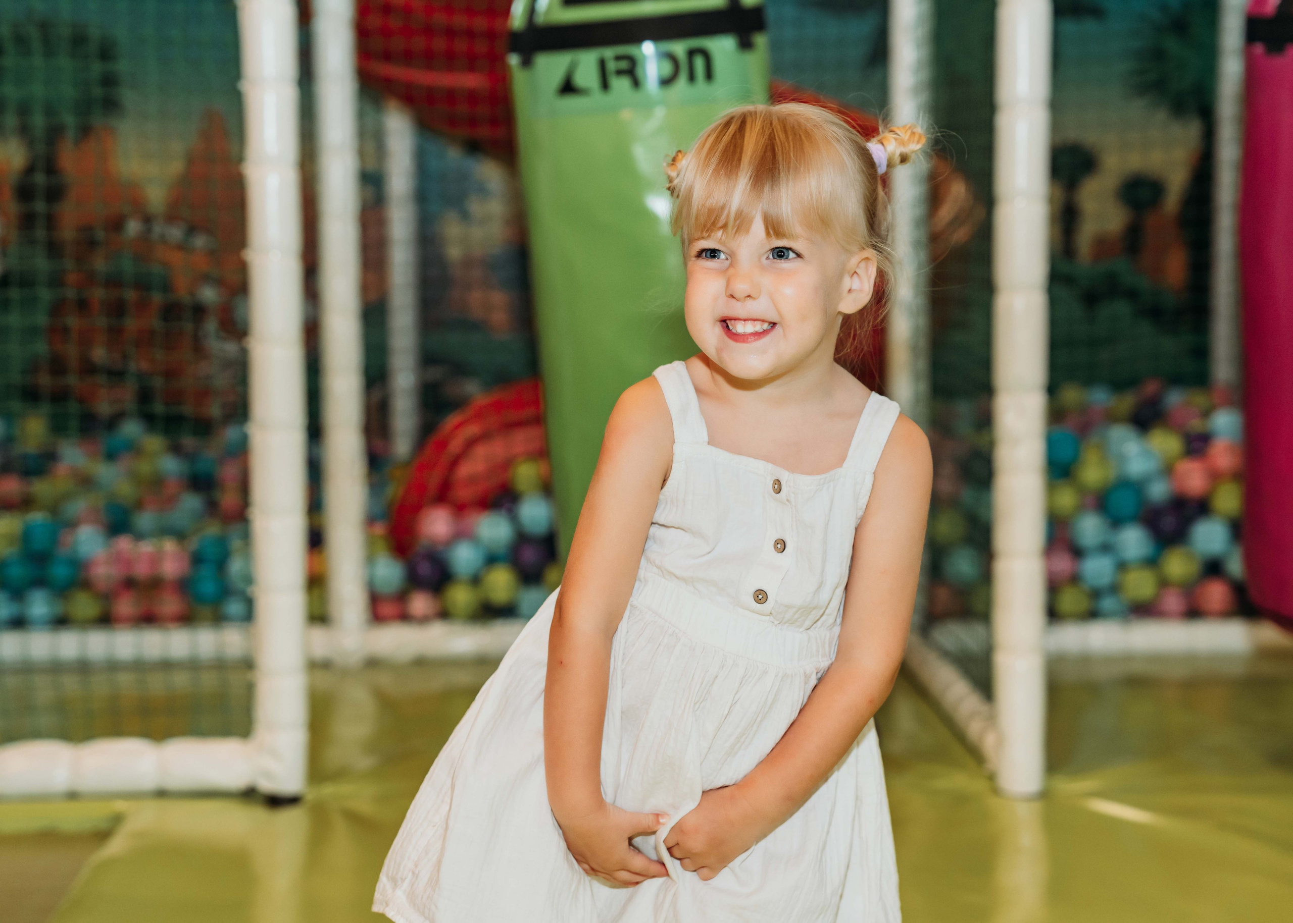 FOTOGRAFISANJE ROĐENDANA. DEČIJI FOTOGRAF BEOGRAD|NOVOGODISNJE FOTOGRAFISANJE|CAKE SMASH