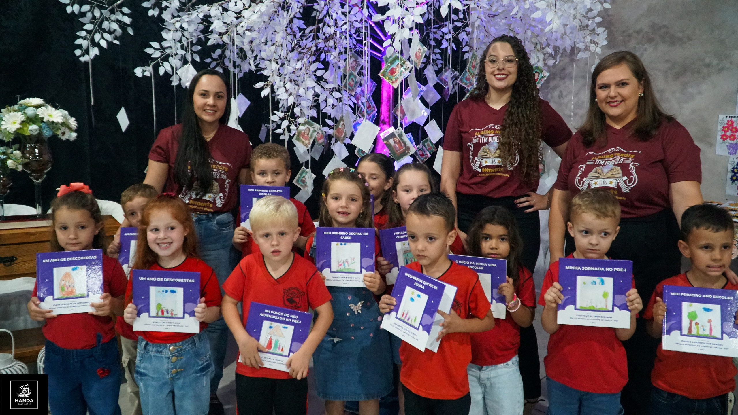 Noite autógrafos colégio Aurélio Buarque de Holanda. Handa Produções