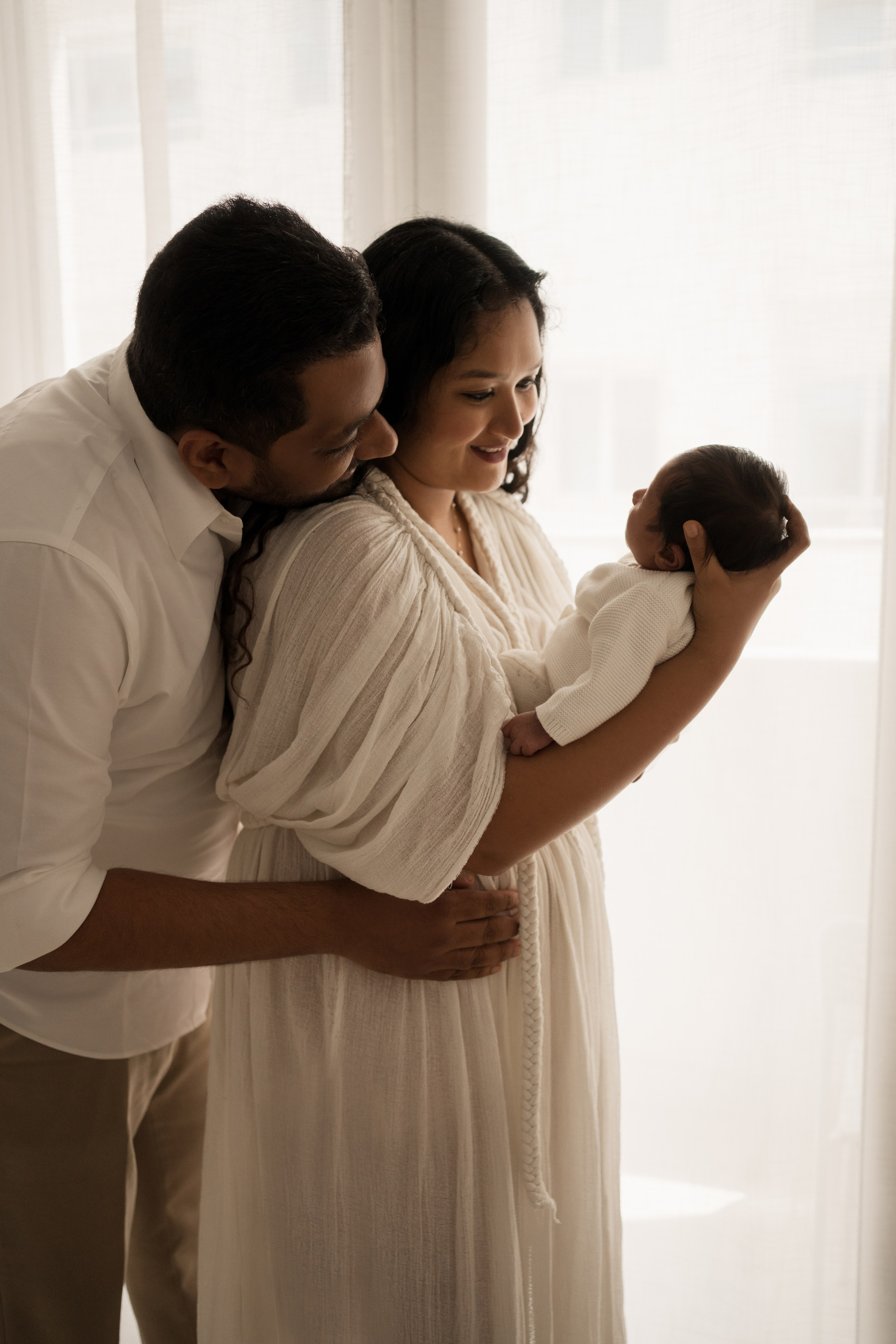 First moments of love. Angela Iakovleva — Family Photographer in Dubai