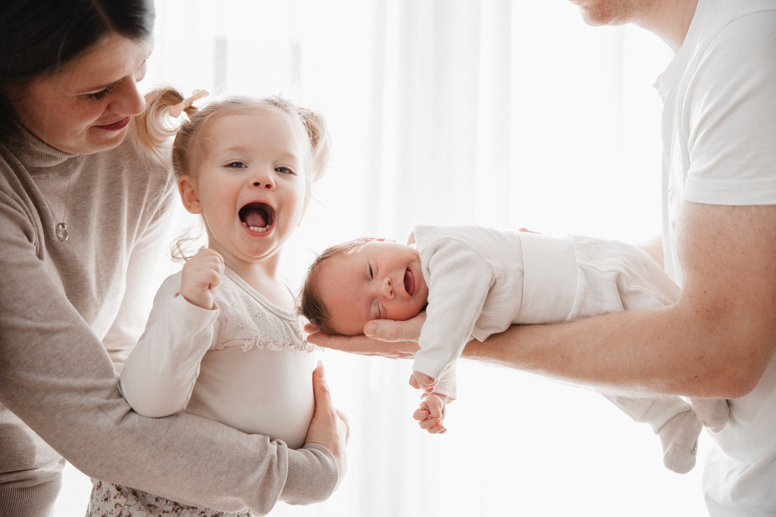 Neugeborenenfotos Zuhause. Hochzeitsfotografie |Hochzeitsfotograf Bochum | Hochzeitsfotograf Dortmund | Hochzeitsfotograf Essen | Hochzeitsfotograf Ruhrgebiet