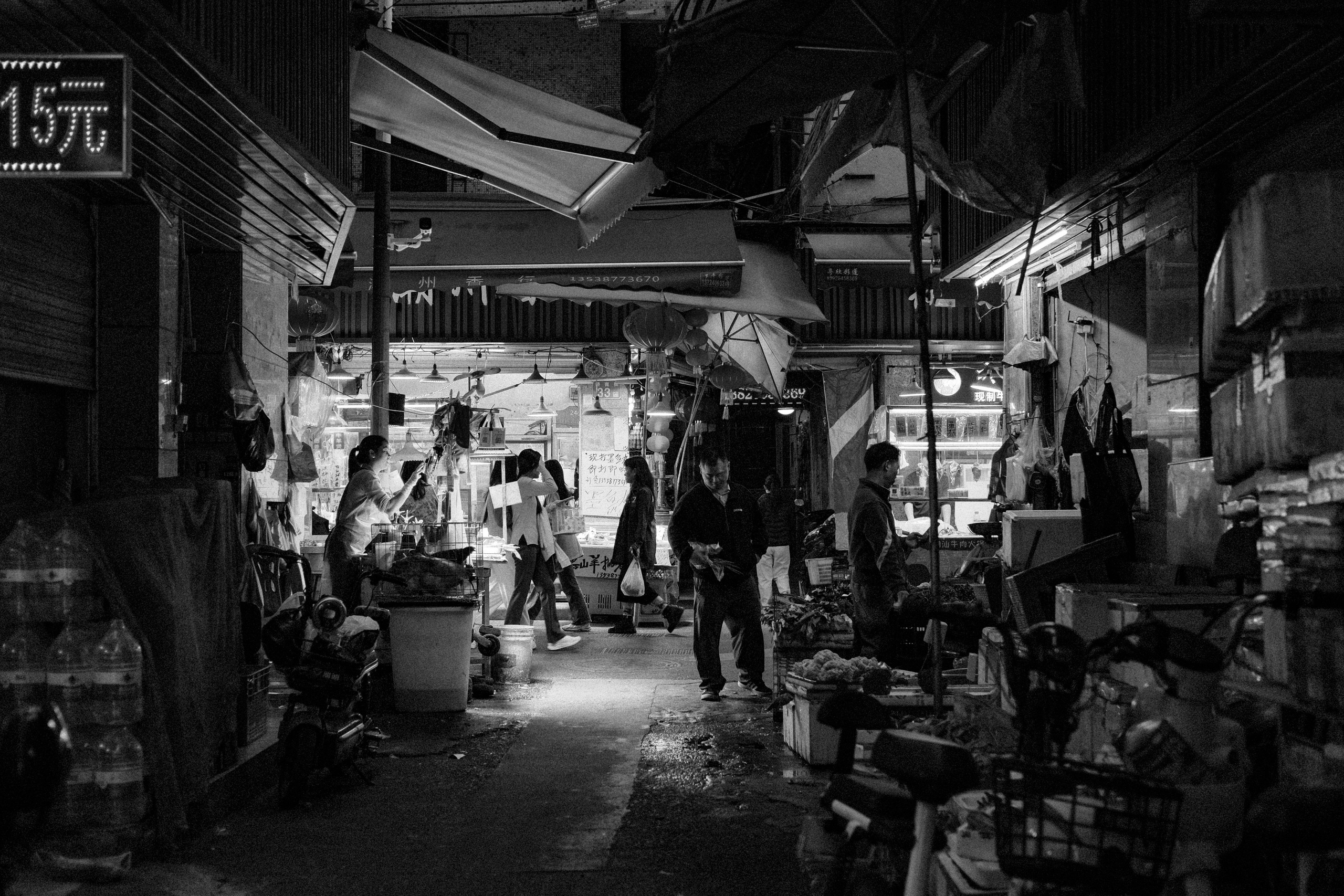 Candid Street Photography in 📍China in Black and White By Yukophotography 📸