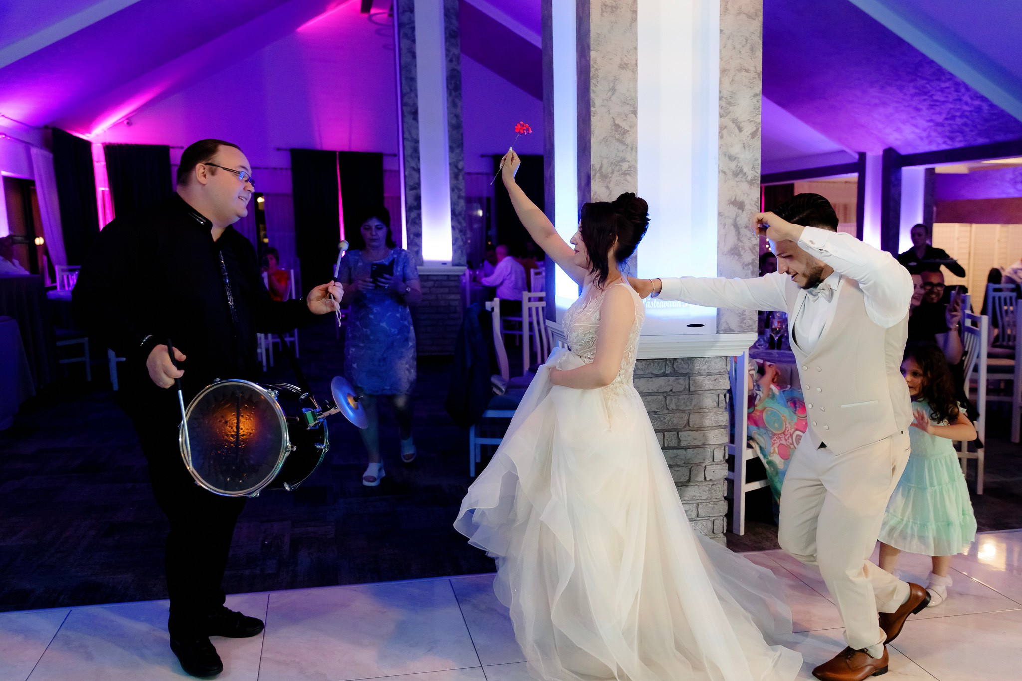 Ioana & Ionuț | Nuntă de poveste la Păstrăvăria Poiana din Mălini județul Suceava. Servicii foto-video profesionale, pentru momente de neuitat