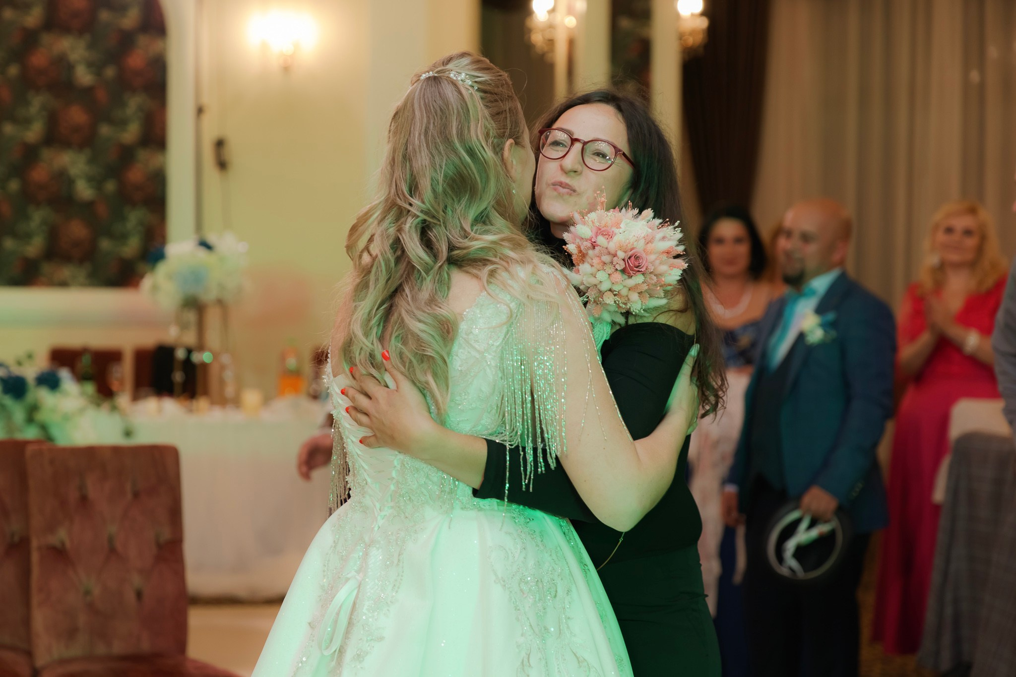 Mihai & Oana. Servicii foto-video profesionale, pentru momente de neuitat