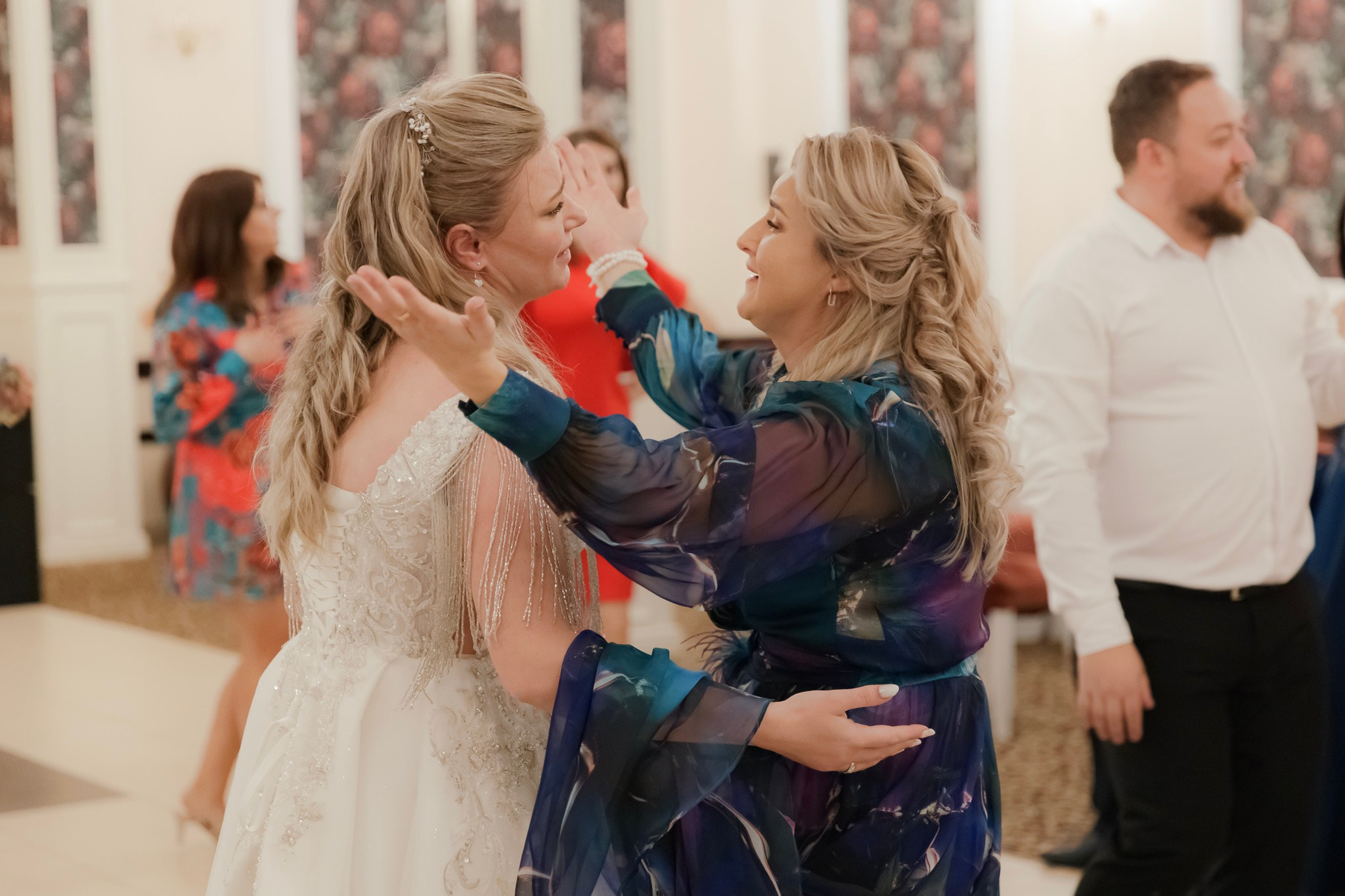 Mihai & Oana. Servicii foto-video profesionale, pentru momente de neuitat