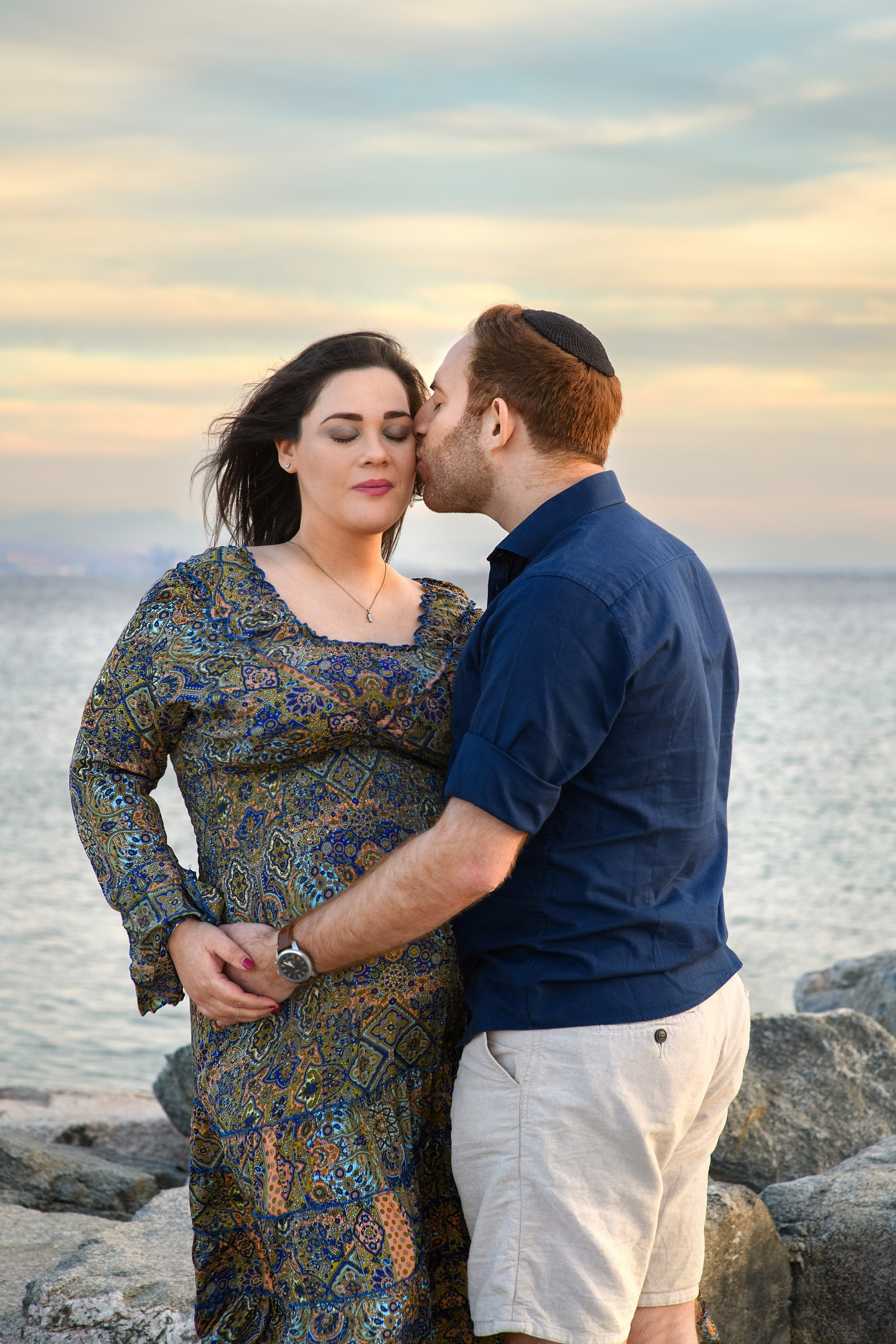 Pregnancy photoshooting for Saul and Jessica at sunset on the Red Sea. צלמת משפחה ילדים הריון וסיפורי אהבה באילת ישראל אולגה אמצ'יסלבסקי