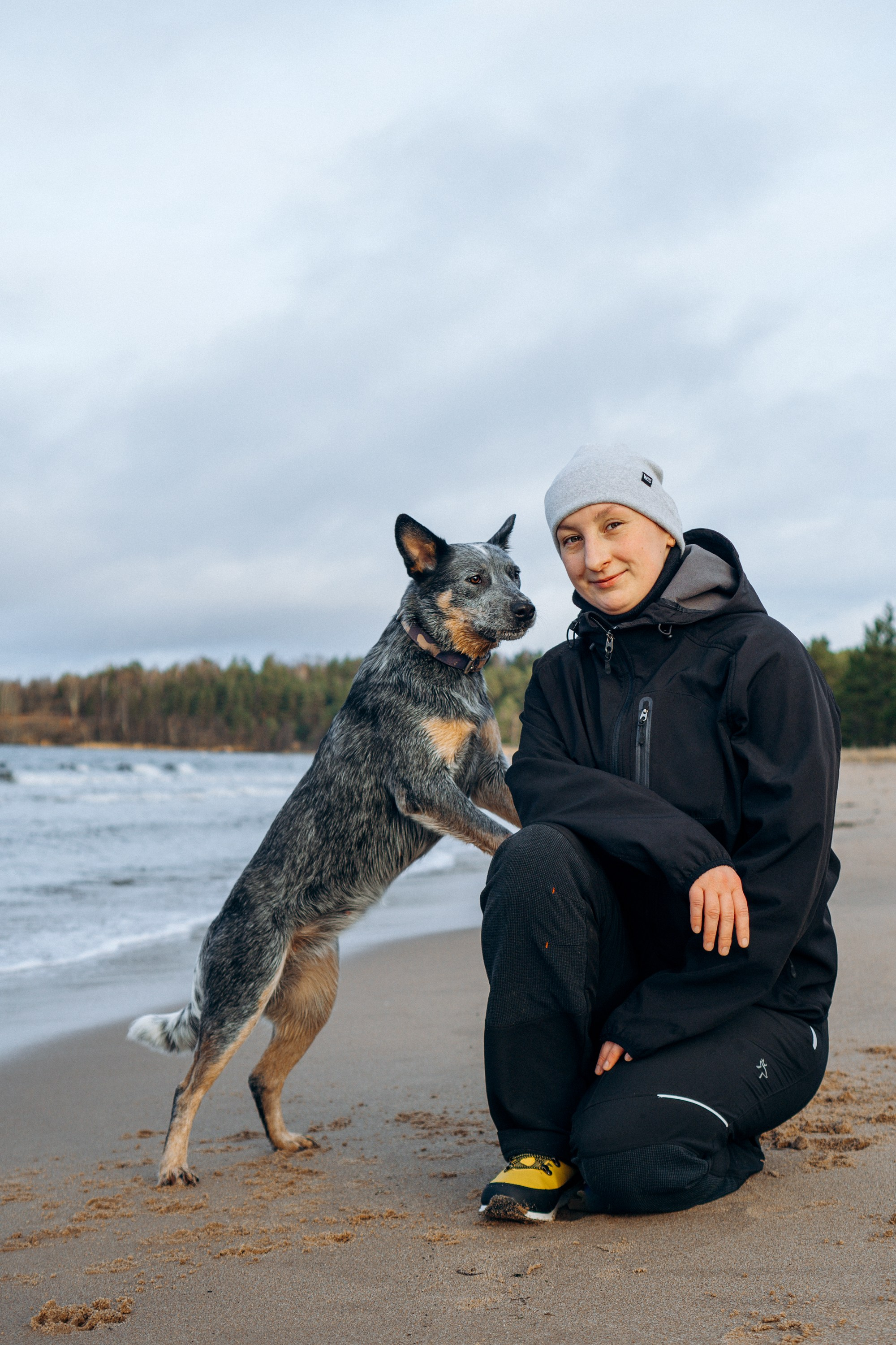 Polina and her Dakota, Australian Cattle Dog. Kat Laisaar — Pet photographer in Tallinn