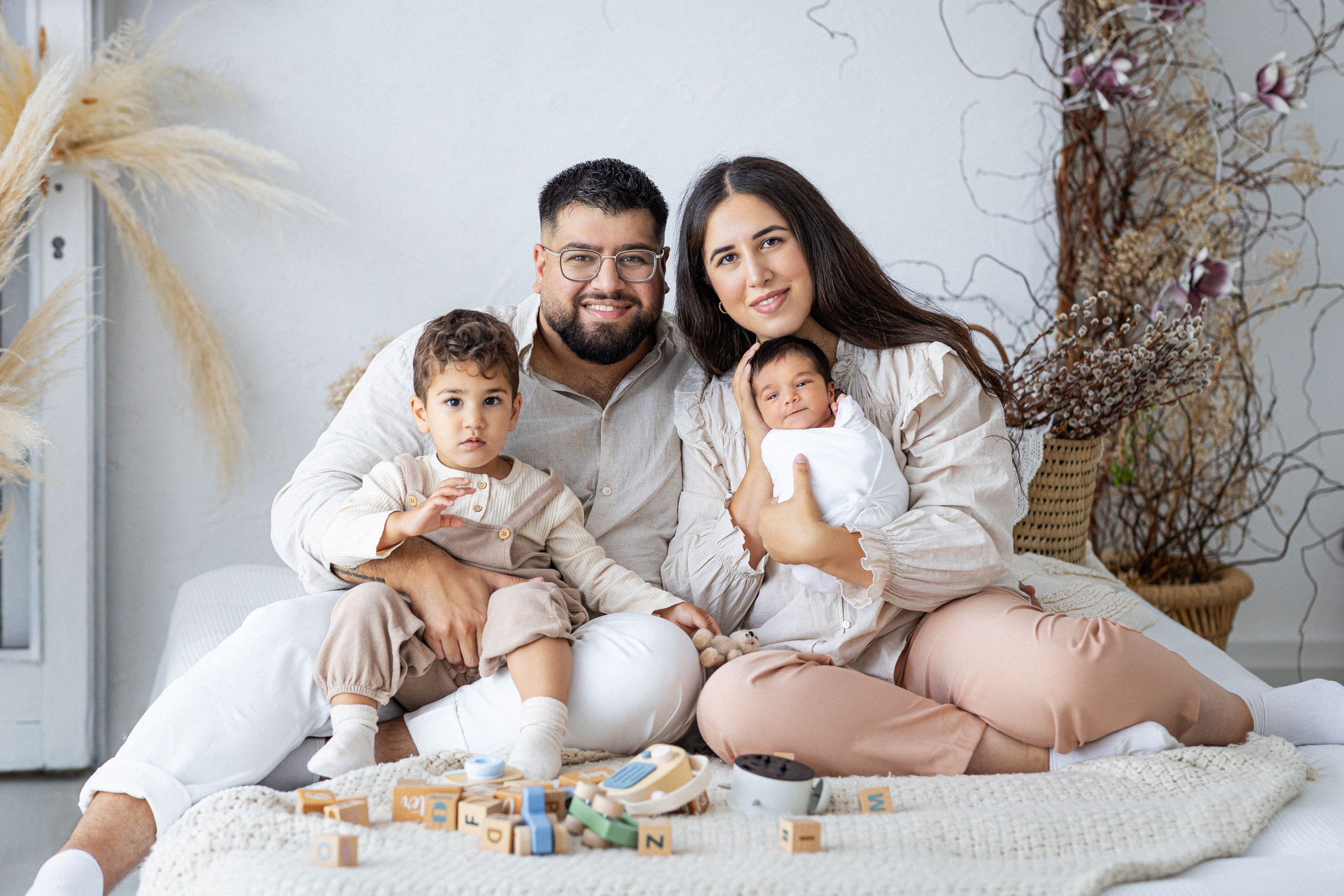 Familien Shooting im Fotostudio Gütersloh – Natürliche Familienfotos & Emotionale Momente. Hochzeitsfotografin in Gütersloh | Authentische Hochzeitsreportagen | TK Photographie