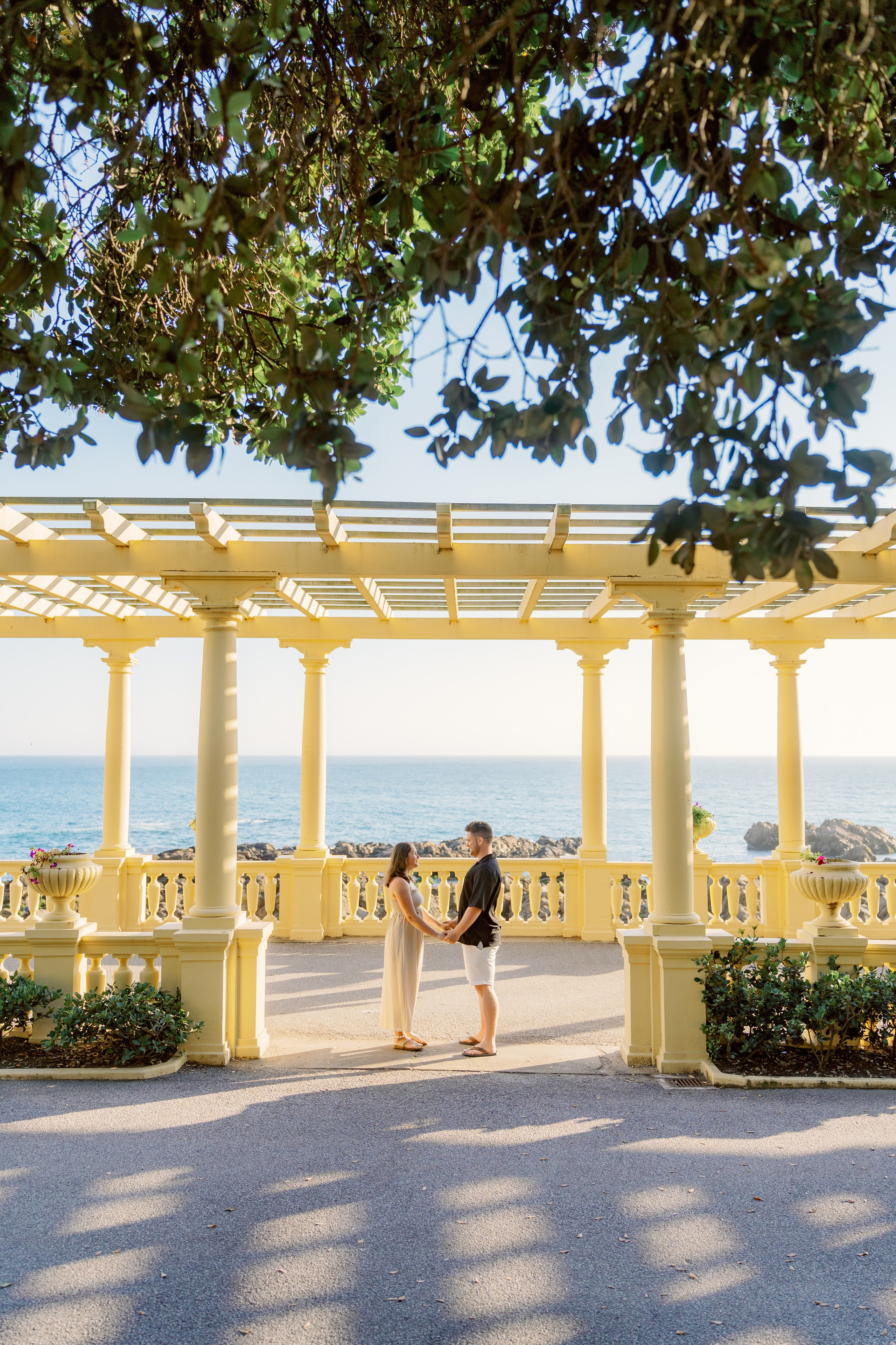 LOVE STORY ON THE BEACH. Photographer in Portugal Polina Gotovaya