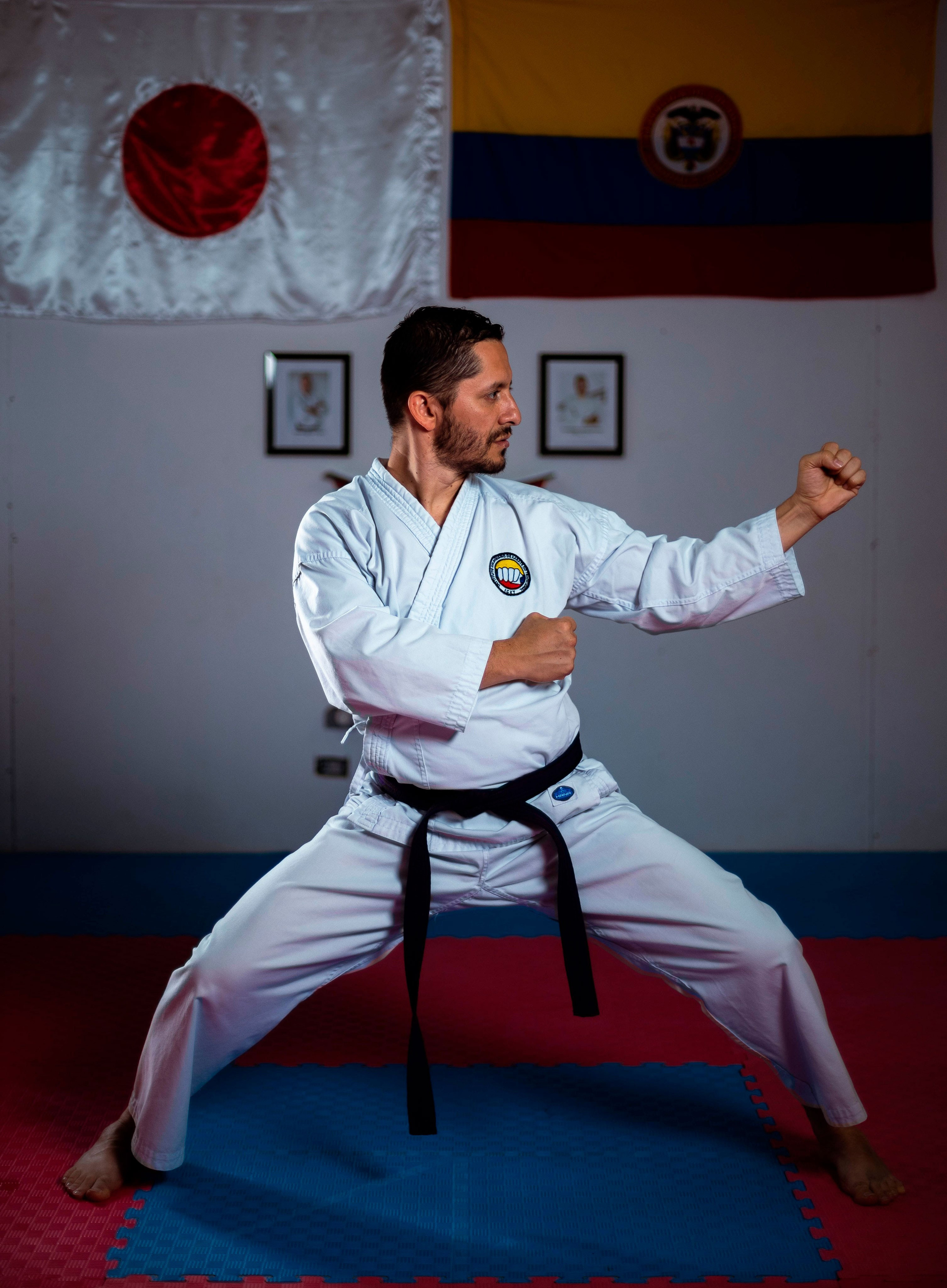 Fotógrafo de retratos fotógrafo de estilo de vida fotografía de locación fotografía de estudio sesión de fotos marca personal. Fotografía profesional para su evento en Caldas por SERFOTOGRAFÍA