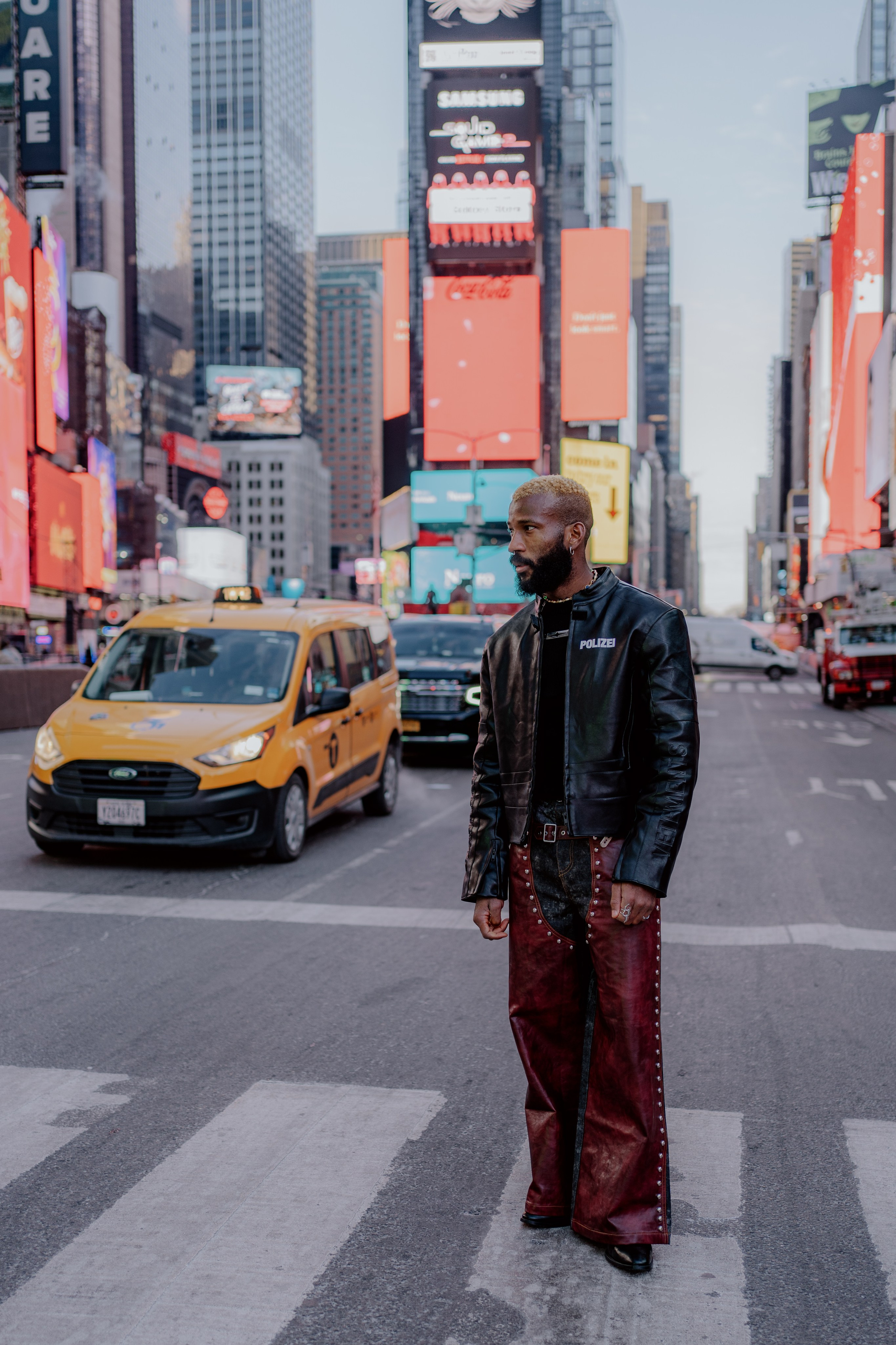 Times Square & 5th Avenue Photo Sessions NYC | Perfect Location Guide 2025. Videographer and photographer in New York // MAKAROV.VIDEO