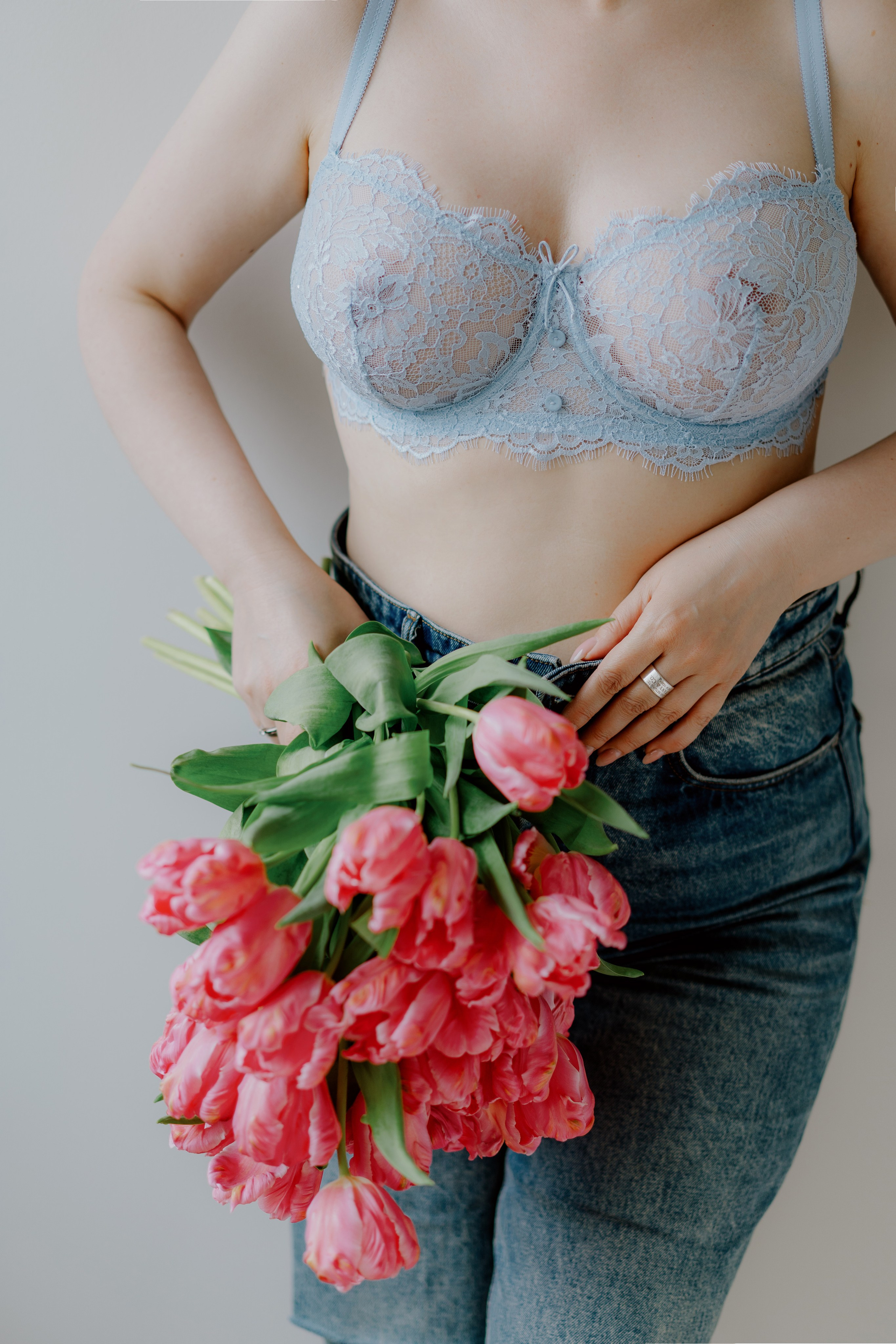 Intimate Tulip Boudoir Photography NYC | Elegant Spring Portrait Sessions. Videographer and photographer in New York // MAKAROV.VIDEO