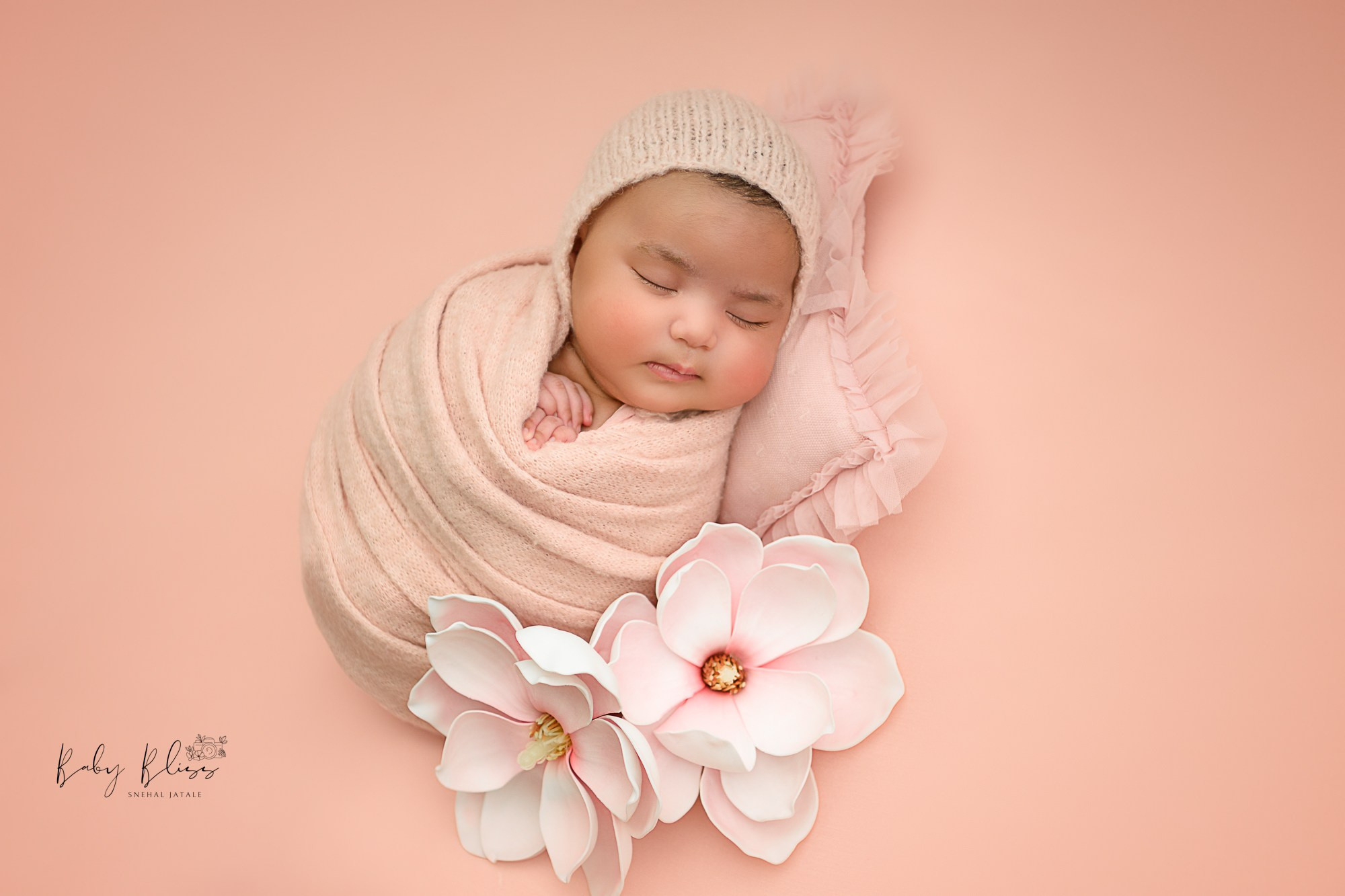 Best Newborn photography Doha Qatar | Home service available | Book now