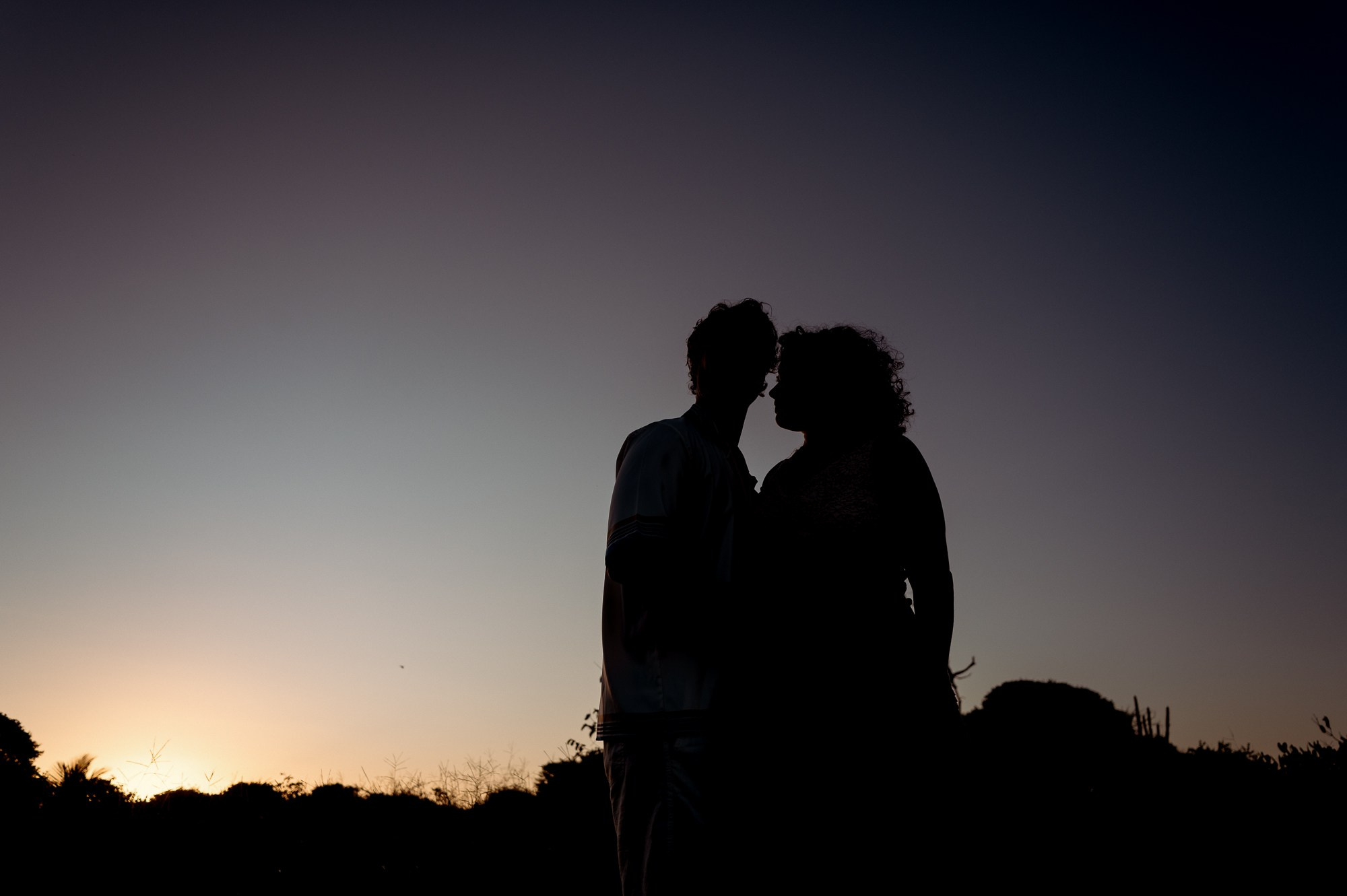 Ensaio Gestante — Praia do forte. Água Carmim Fotografia