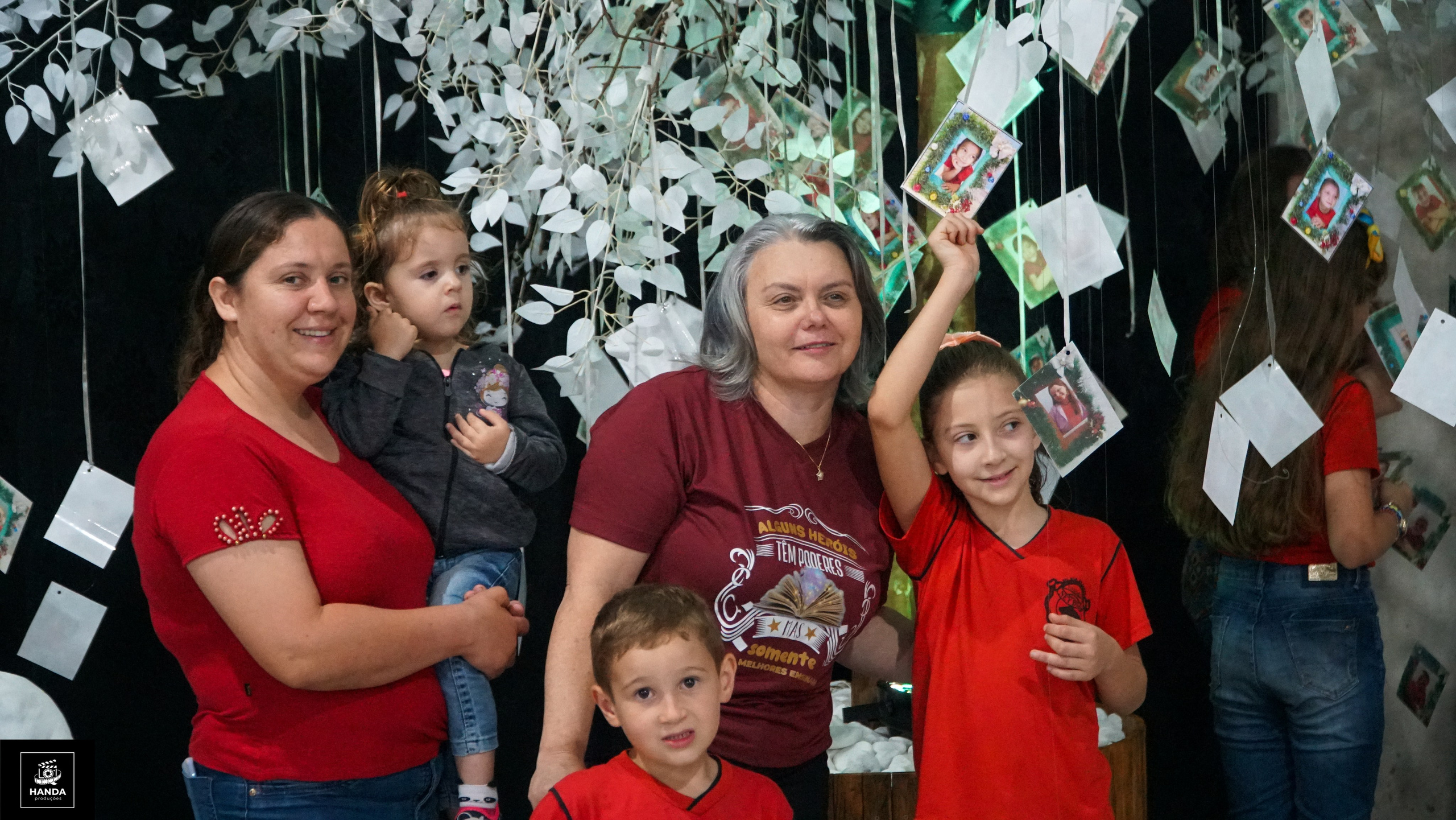 Noite autógrafos colégio Aurélio Buarque de Holanda. Handa Produções