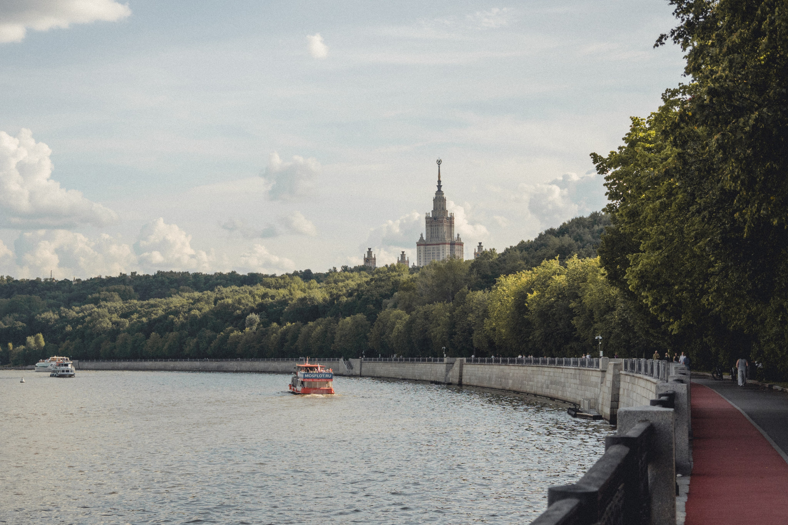 Воробьевы Горы. Photographe sur Cote d’Azur. Portraits de familles, couples, enfants, événements