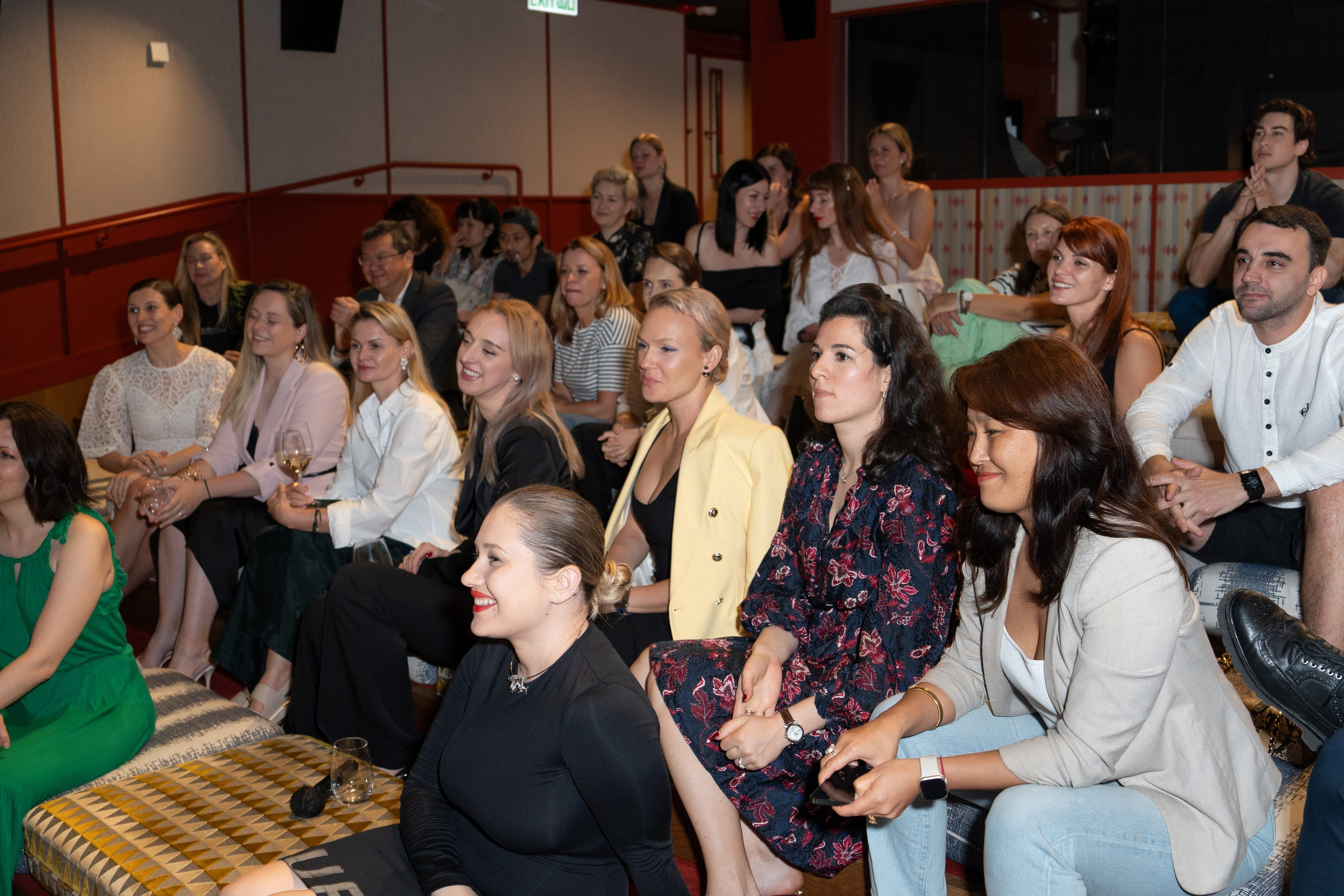 KRISP. PRODUCTION MOVIE PREMIER. ФОТОГРАФ В ГОНКОНГЕ (СВАДЬБЫ, FASHION, СЕМЕЙНЫЕ, МЕРОПРИЯТИЯ, ФОТОПРОГУЛКИ)