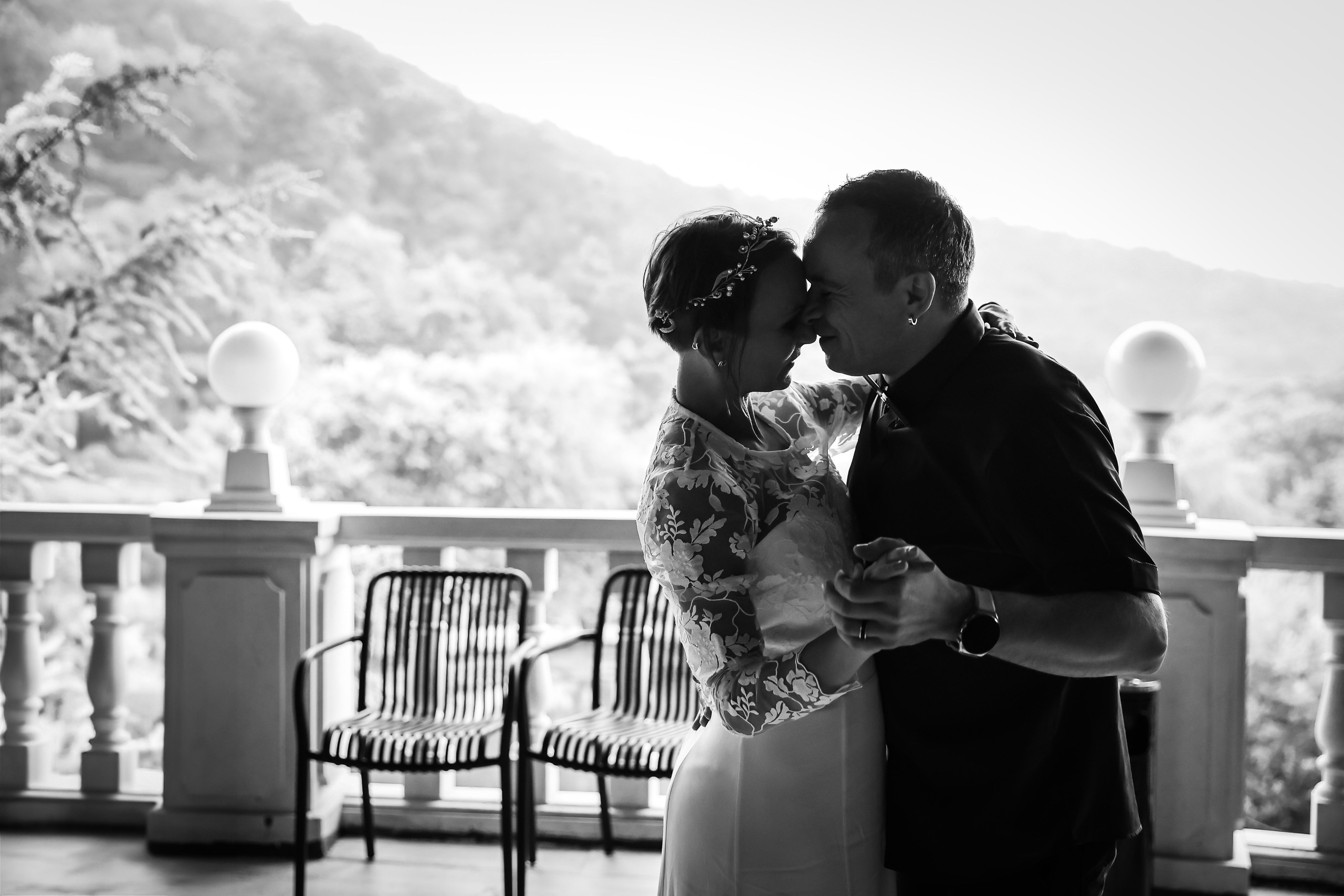 Oana&Bogdan — distractie, rasete, amintiri. Rares Bucur is a professional wedding photographer based in Cluj-Napoca, Romania, specializing in wedding photography