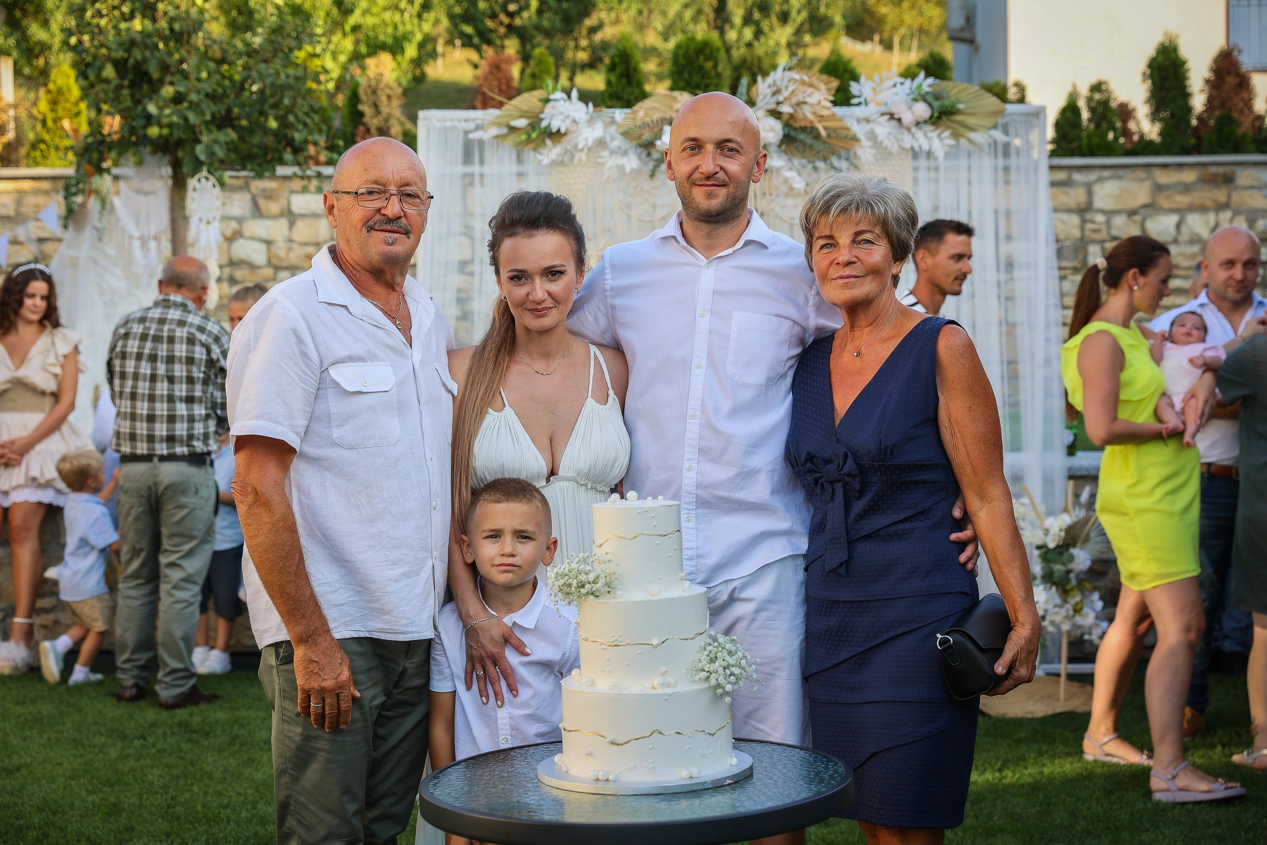 Nunta Cosmin și Simona de la La Moșu a fost exact genul de eveniment care demonstrează cât de frumoasă poate fi o nuntă în aer liber. Rares Bucur is a professional wedding photographer based in Cluj-Napoca, Romania, specializing in wedding photography