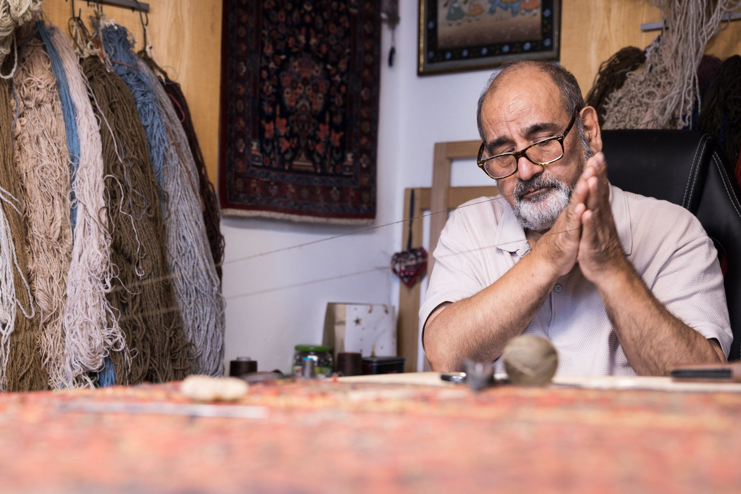Teppichrestaurator, Salzburg, 2024. Guzel Kolobova| Fotografin| Salzburg