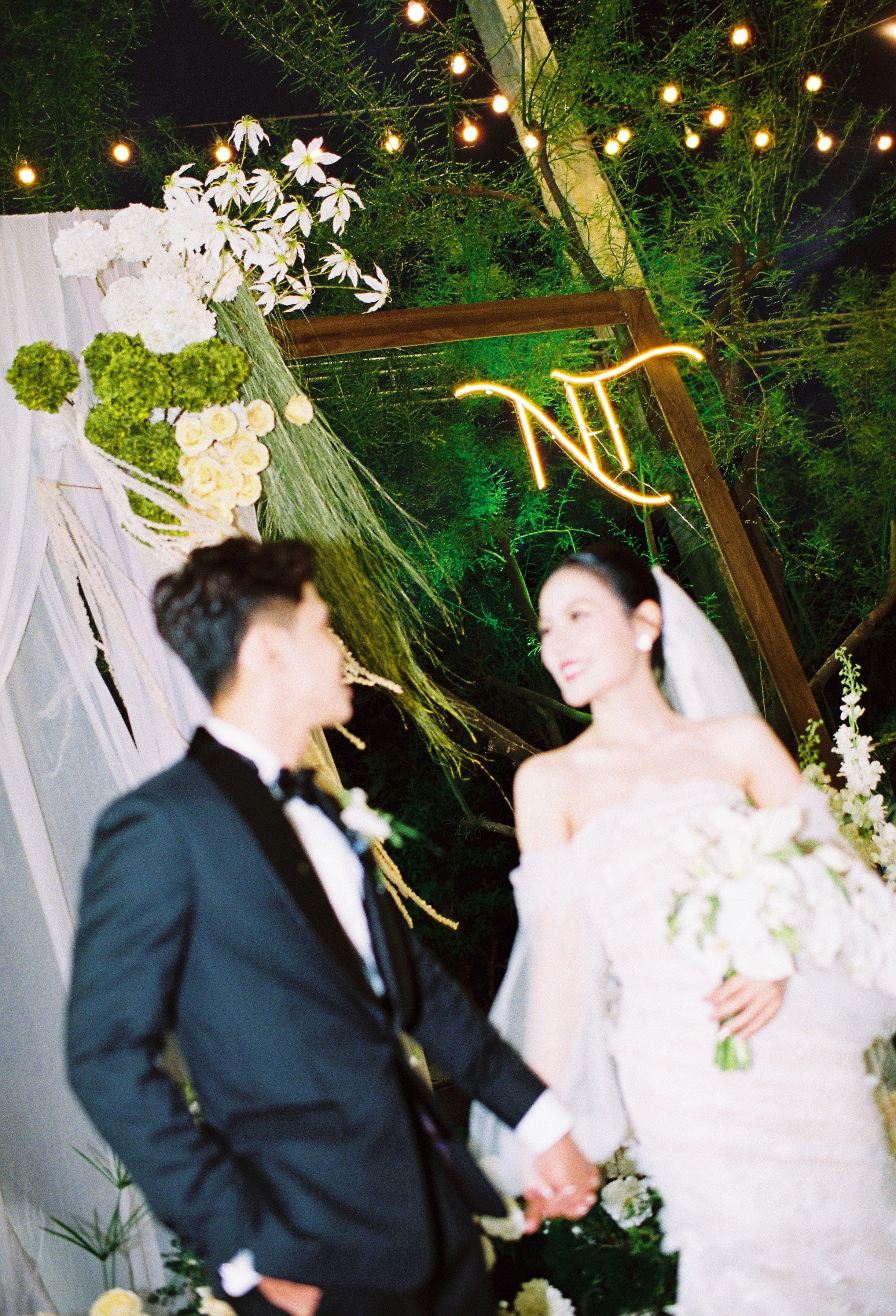 Nghĩa & Thảo. Cam Images