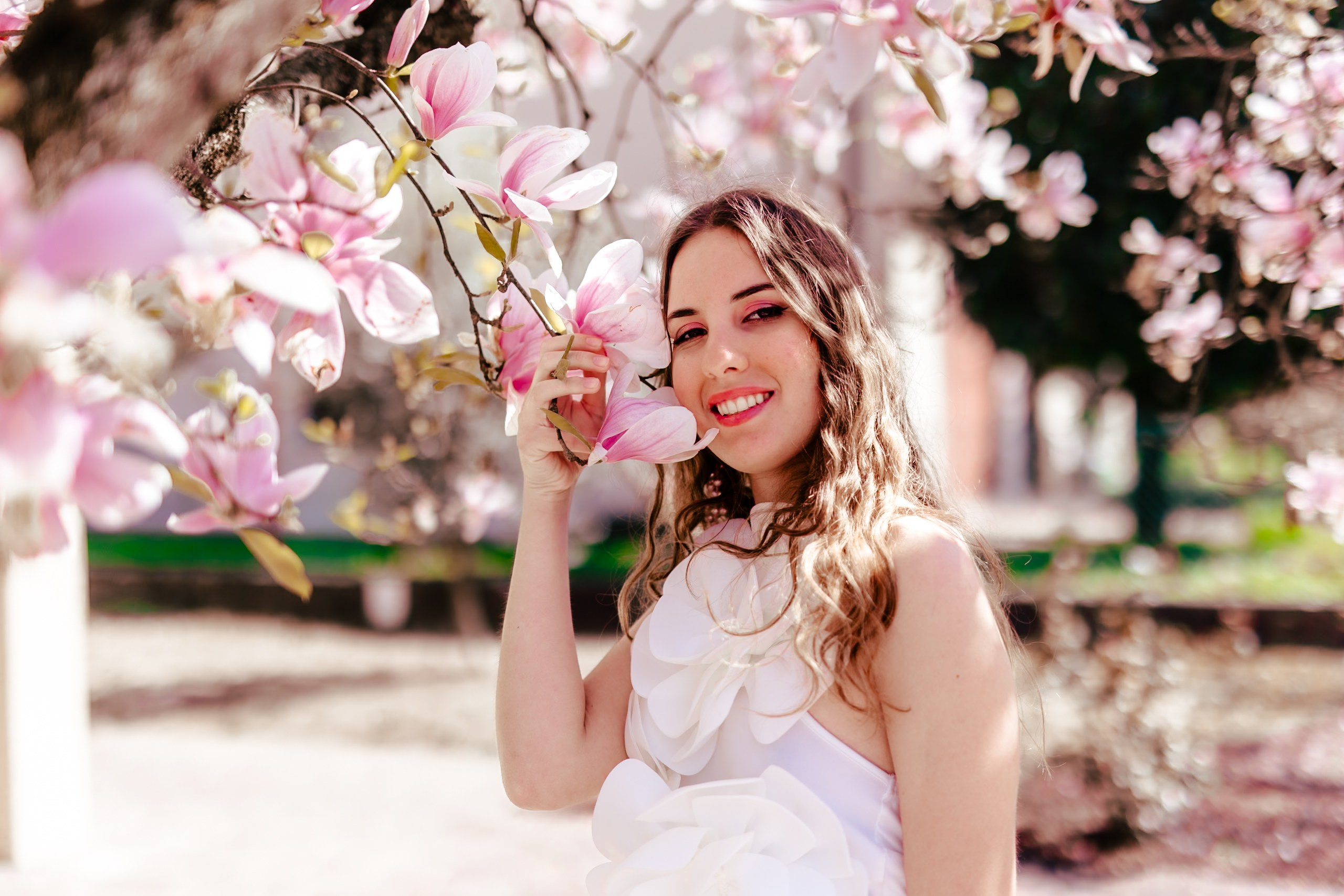 Serena e le magnolie 🌸. Luci e Capricci Photography