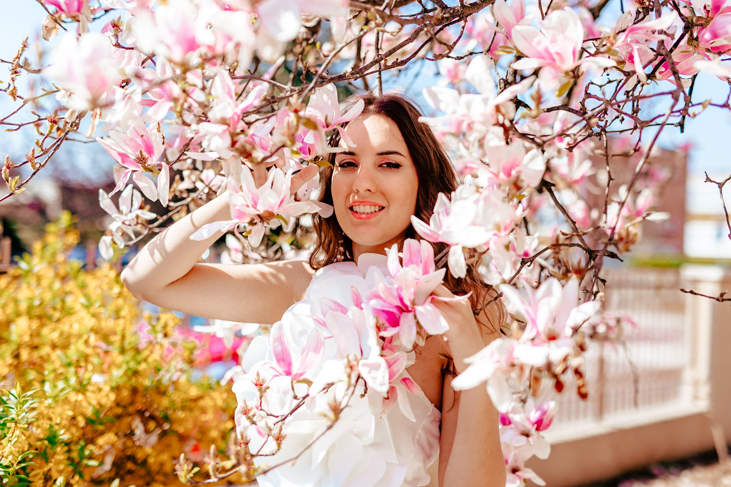 Serena e le magnolie 🌸. Luci e Capricci Photography