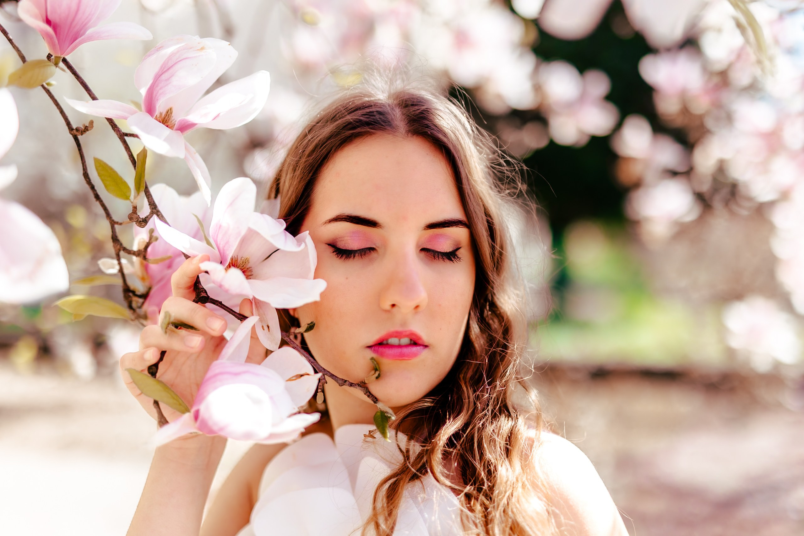 Serena e le magnolie 🌸. Luci e Capricci Photography
