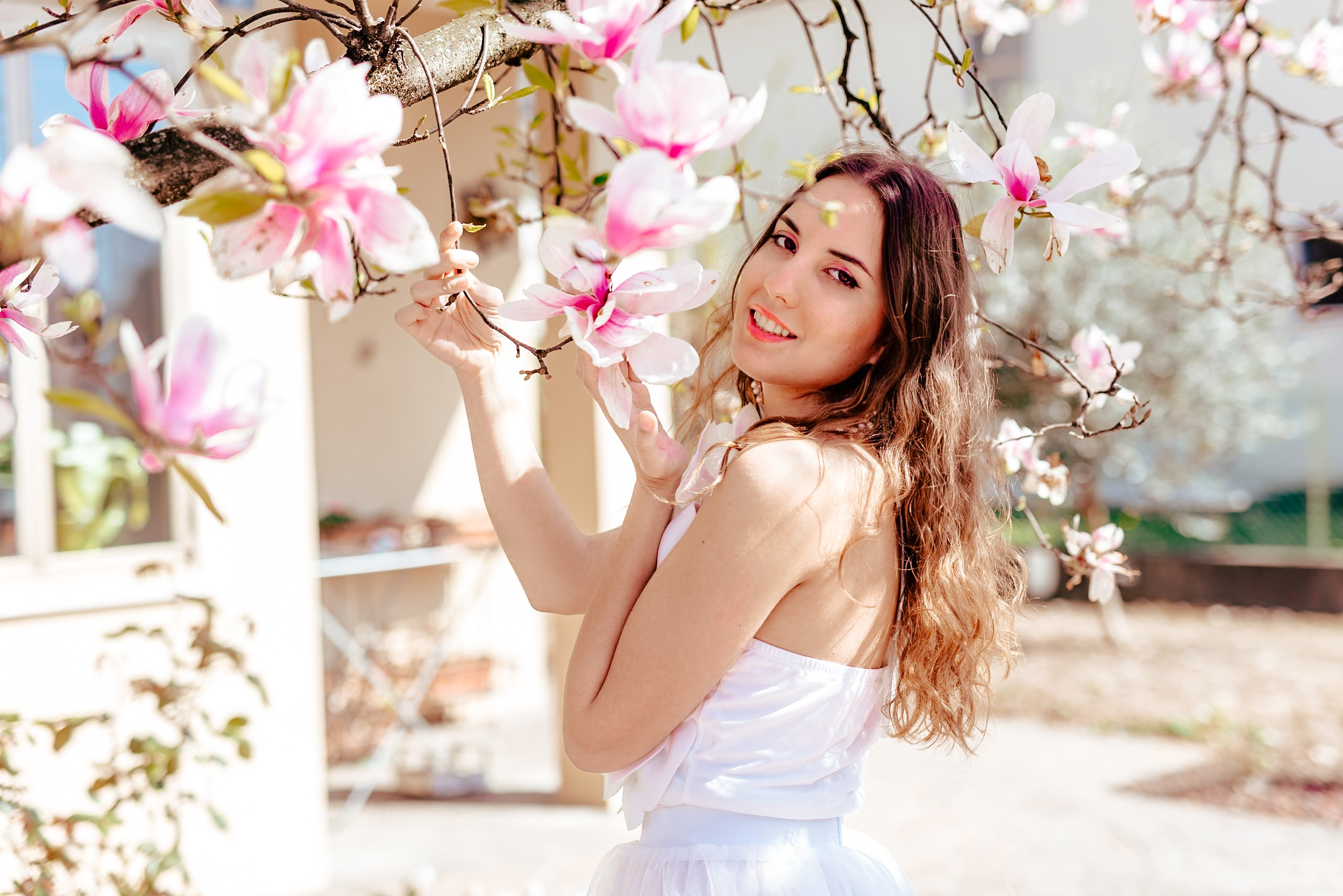 Serena e le magnolie 🌸. Luci e Capricci Photography