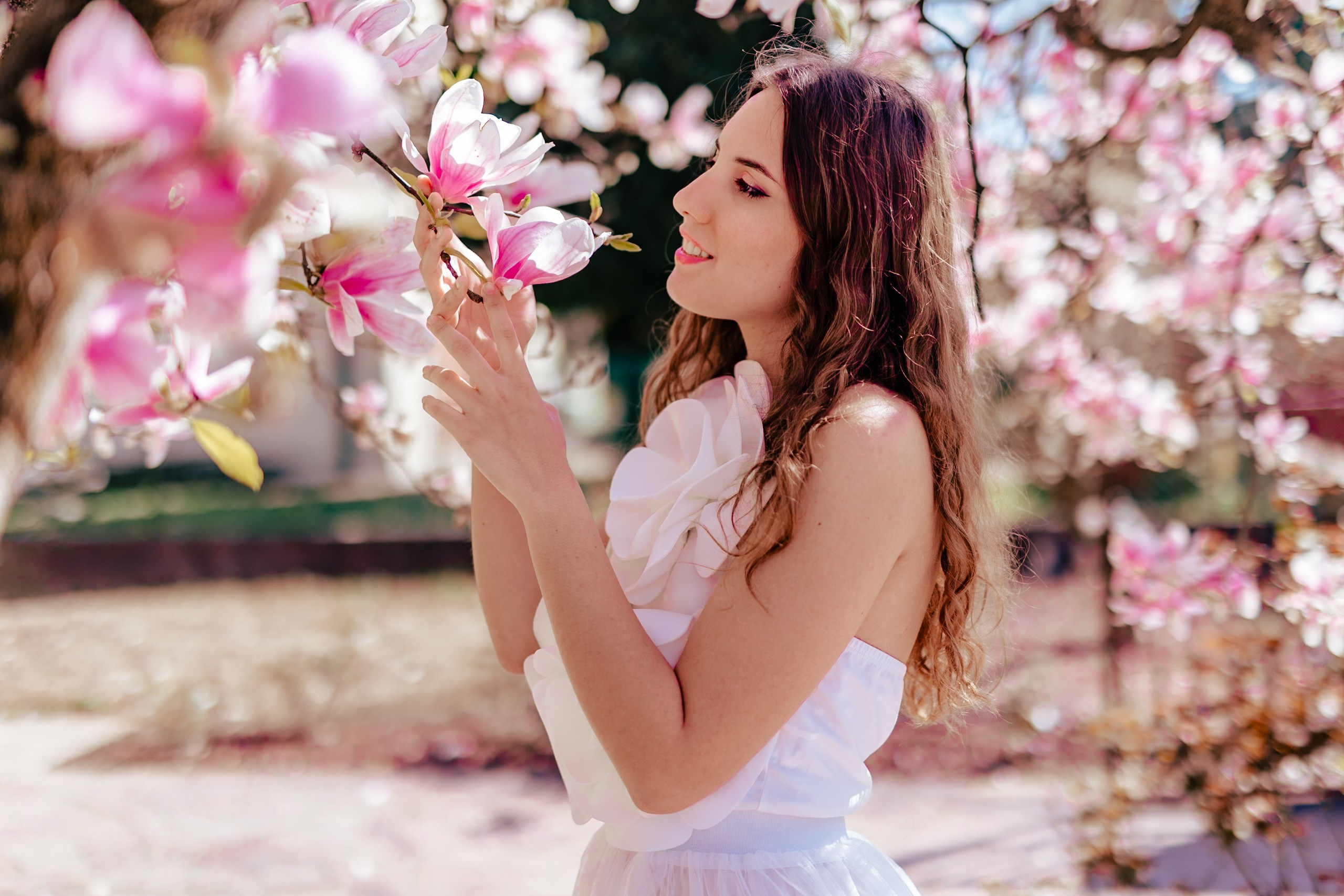 Serena e le magnolie 🌸. Luci e Capricci Photography
