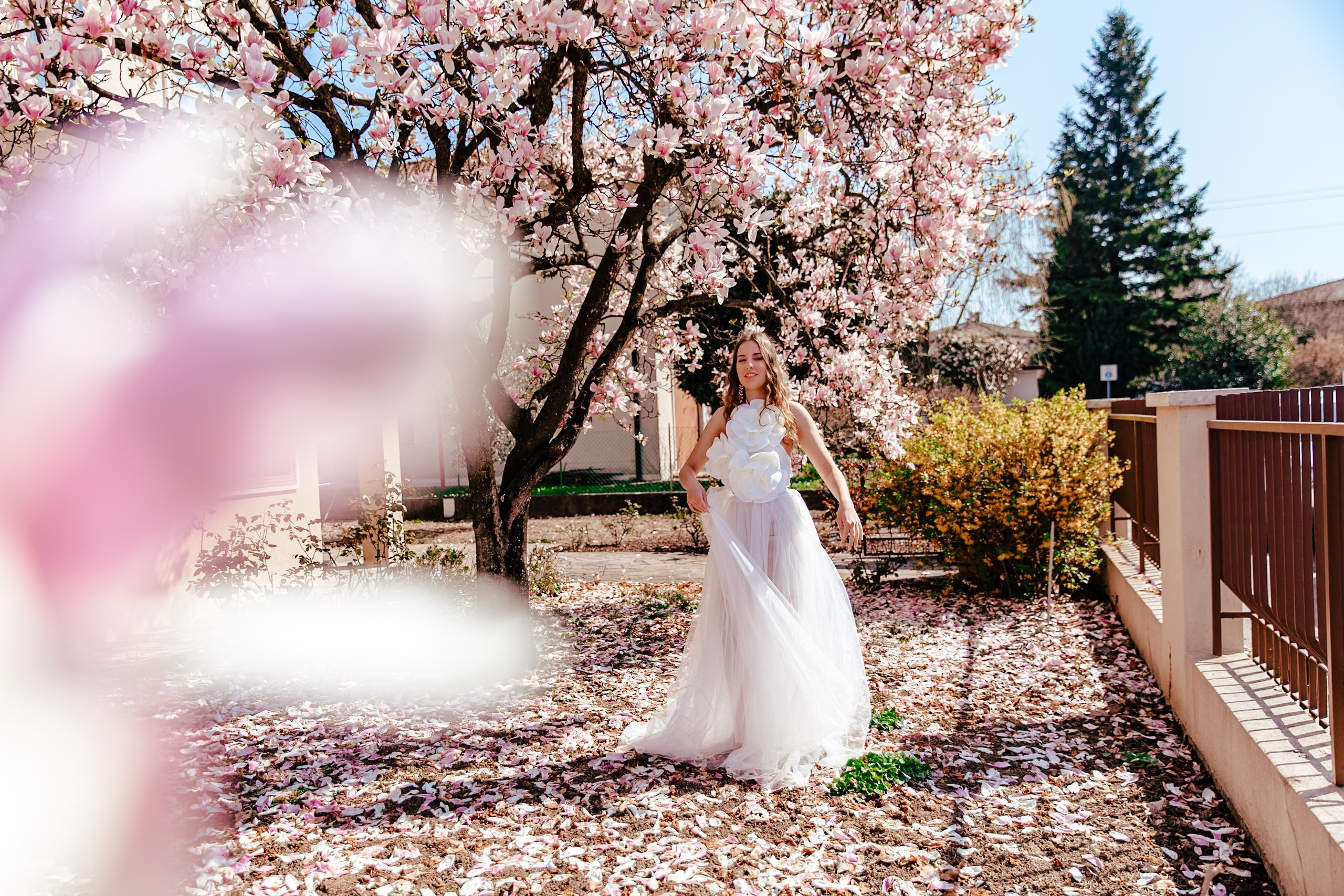 Serena e le magnolie 🌸. Luci e Capricci Photography