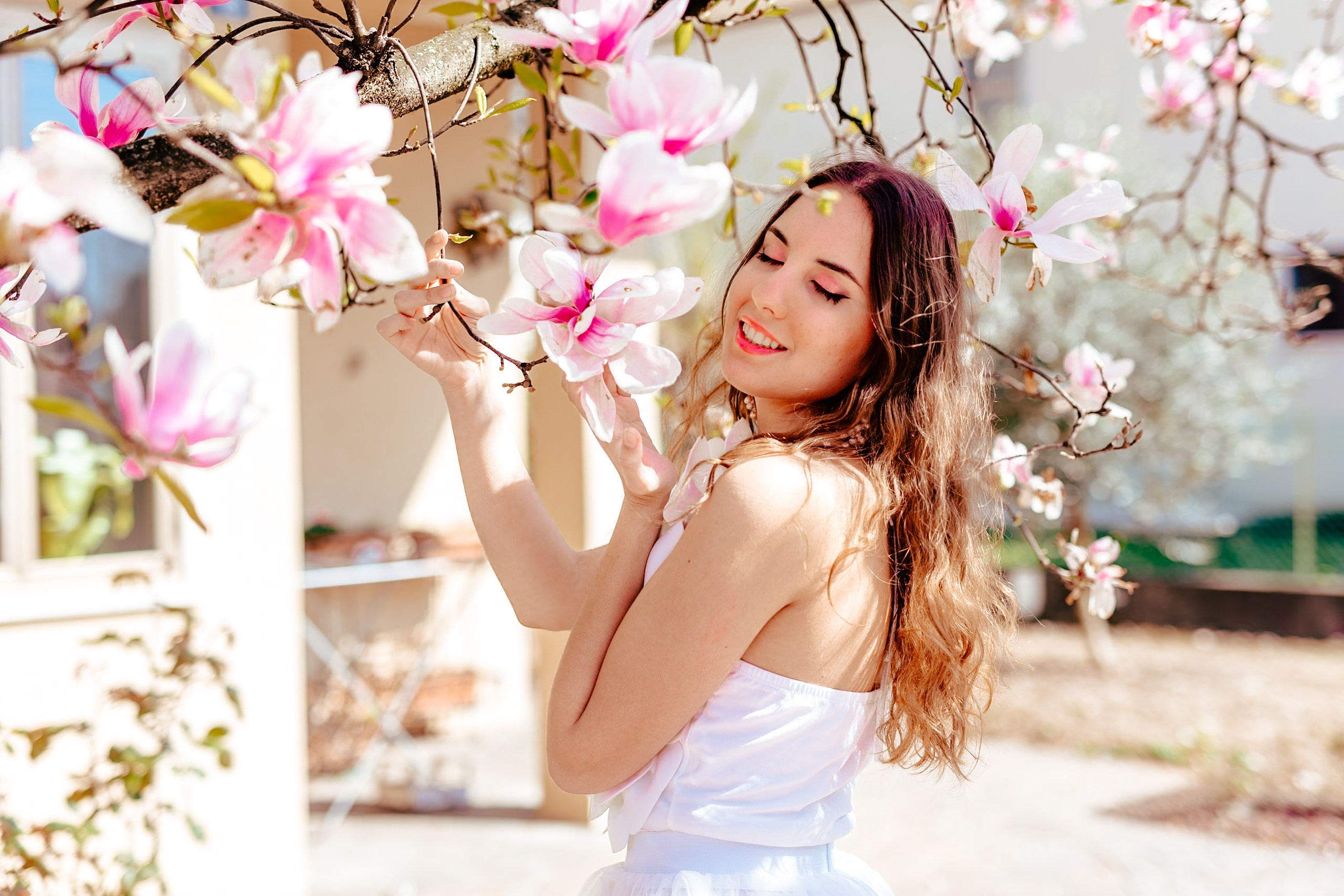 Serena e le magnolie 🌸. Luci e Capricci Photography