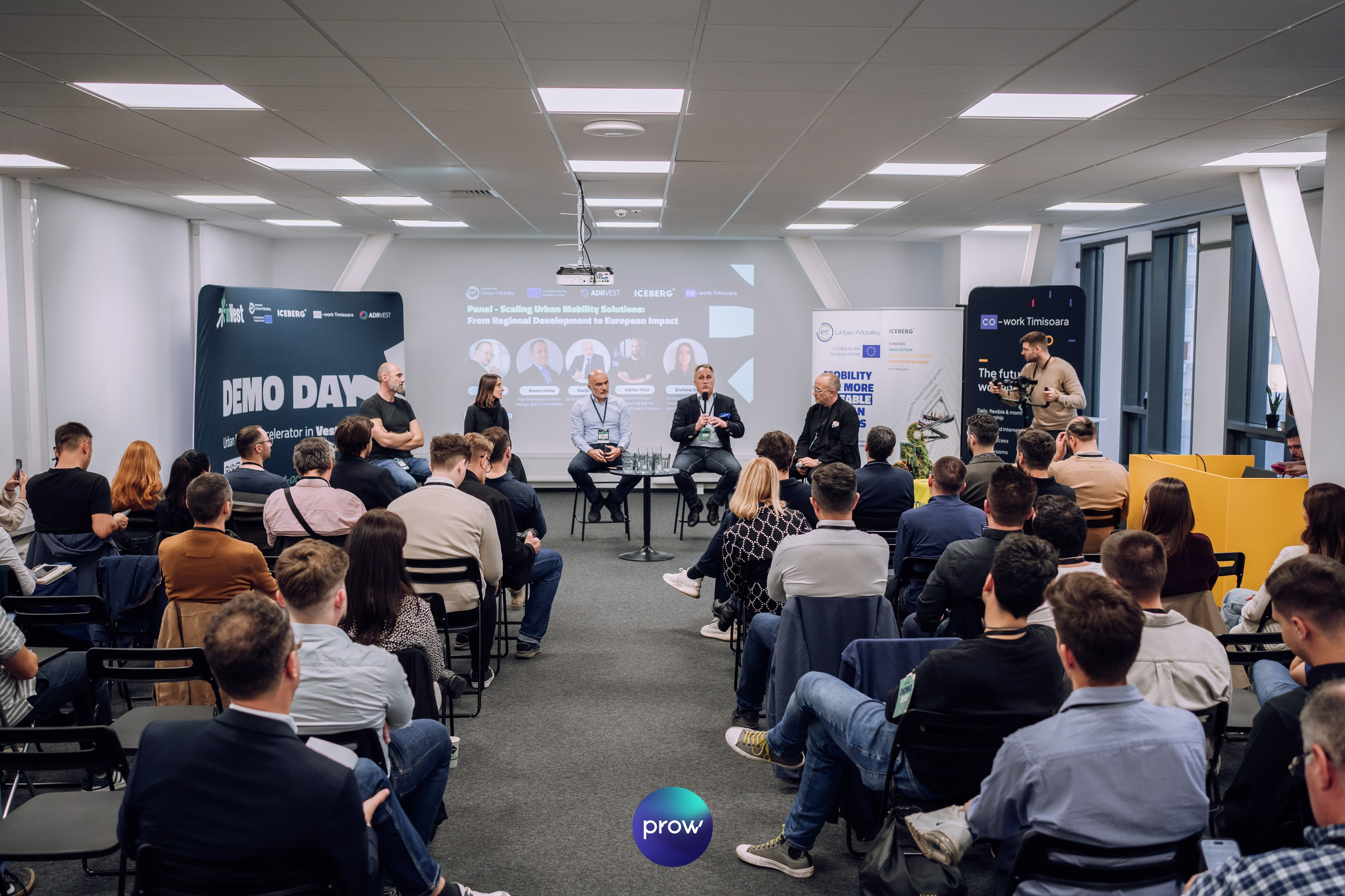 InVest DemoDay @ Cowork. Cozac Cristian Photographer