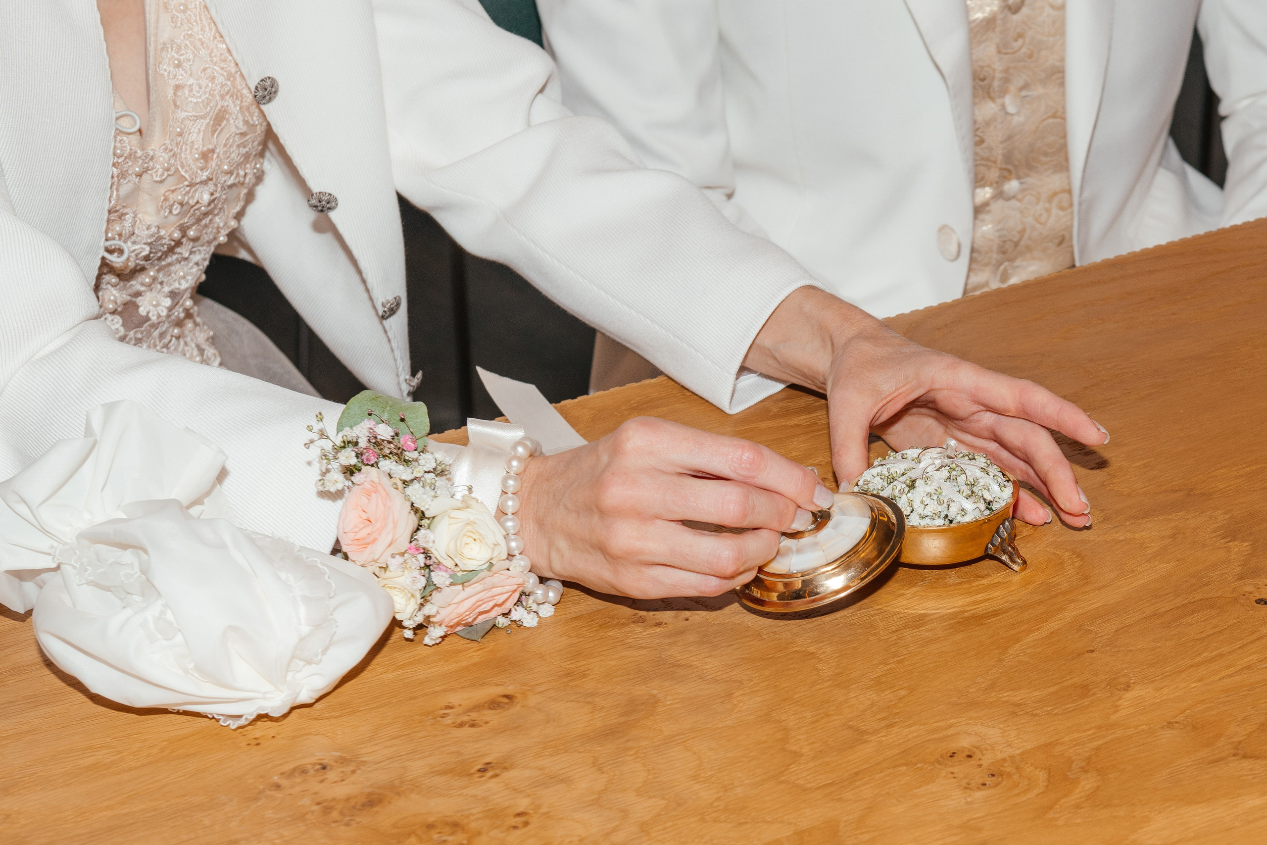 FLORENCE & JAMAL Dübendorf, Switzerland. I am Elena Altendorfer. Wedding photographer in Zurich and Switzerland