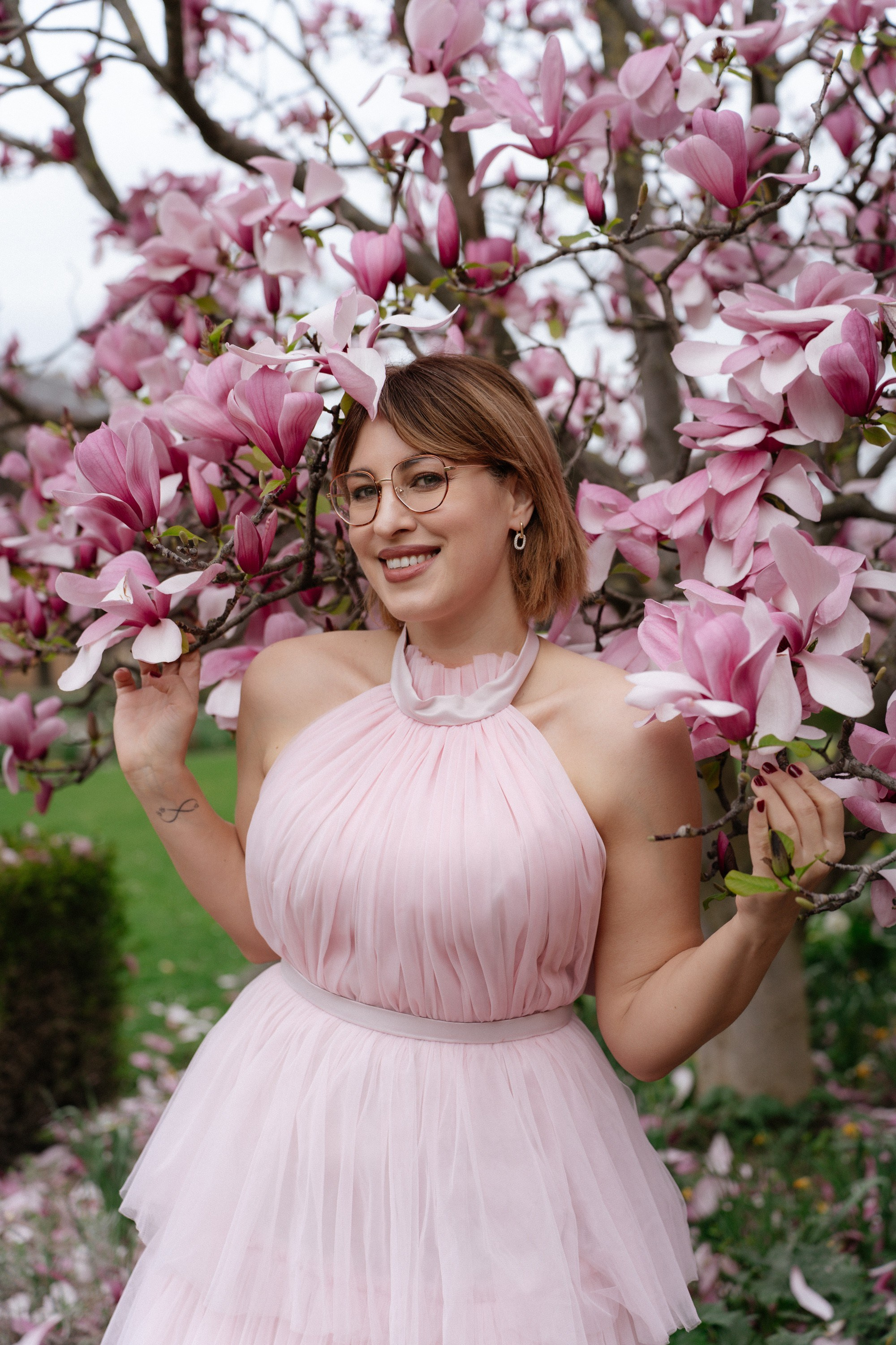 Solo Portrait Session: Magnolias. Paris Photographer & Videographer
