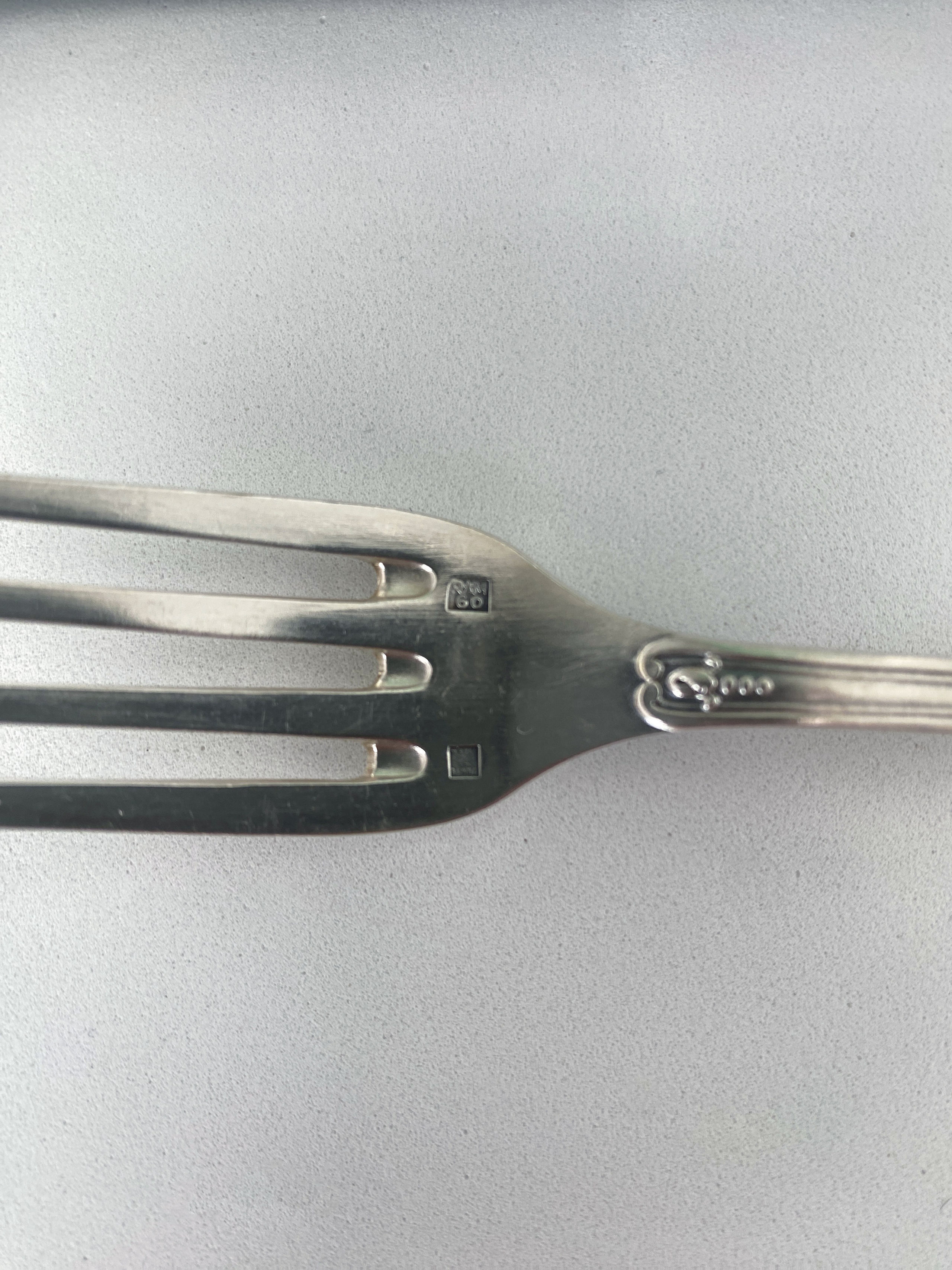 Tableware. Современнные и актикварные украшения в Барселоне, Москве и Санкт-Петербурге