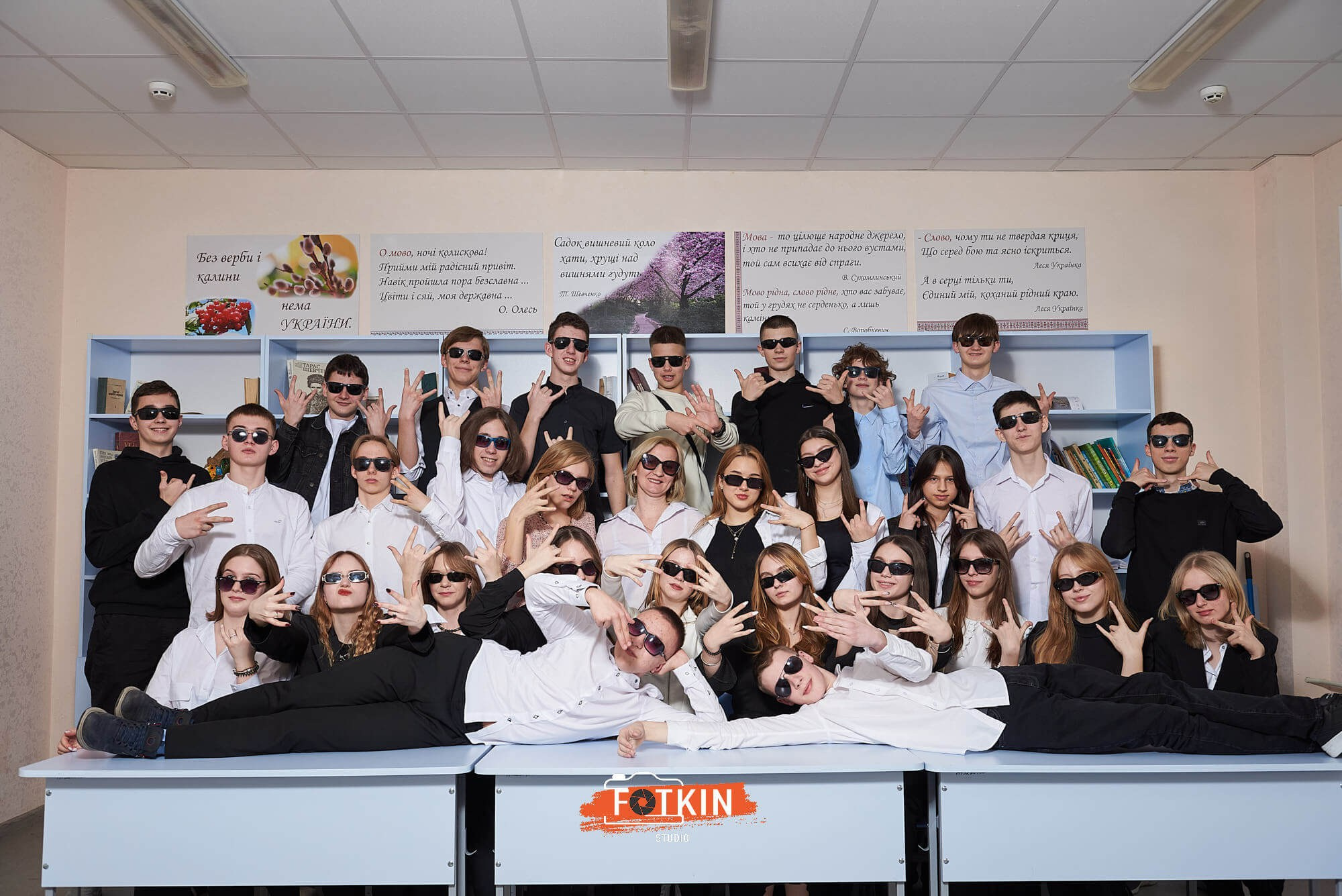 Випускний альбом для 9 та 11 класу замовити в Києві. Випускні альбоми фотокниги Київ та Дніпро