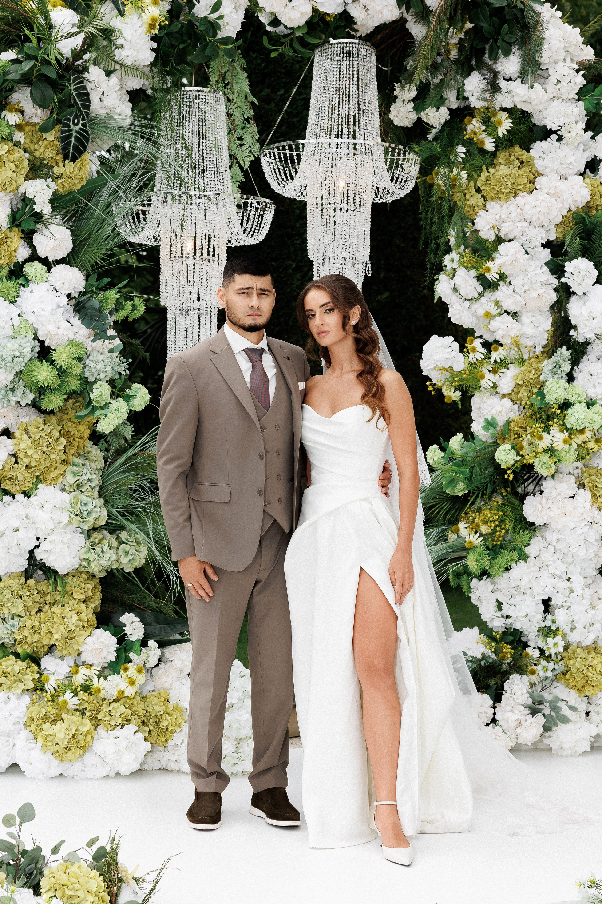 Eugen & Livia — Grand Elysee — Wedding Day. Servicii Foto și Video 067188353